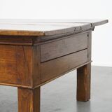 Table basse antique d'Europe du Sud du XVIIIe siècle