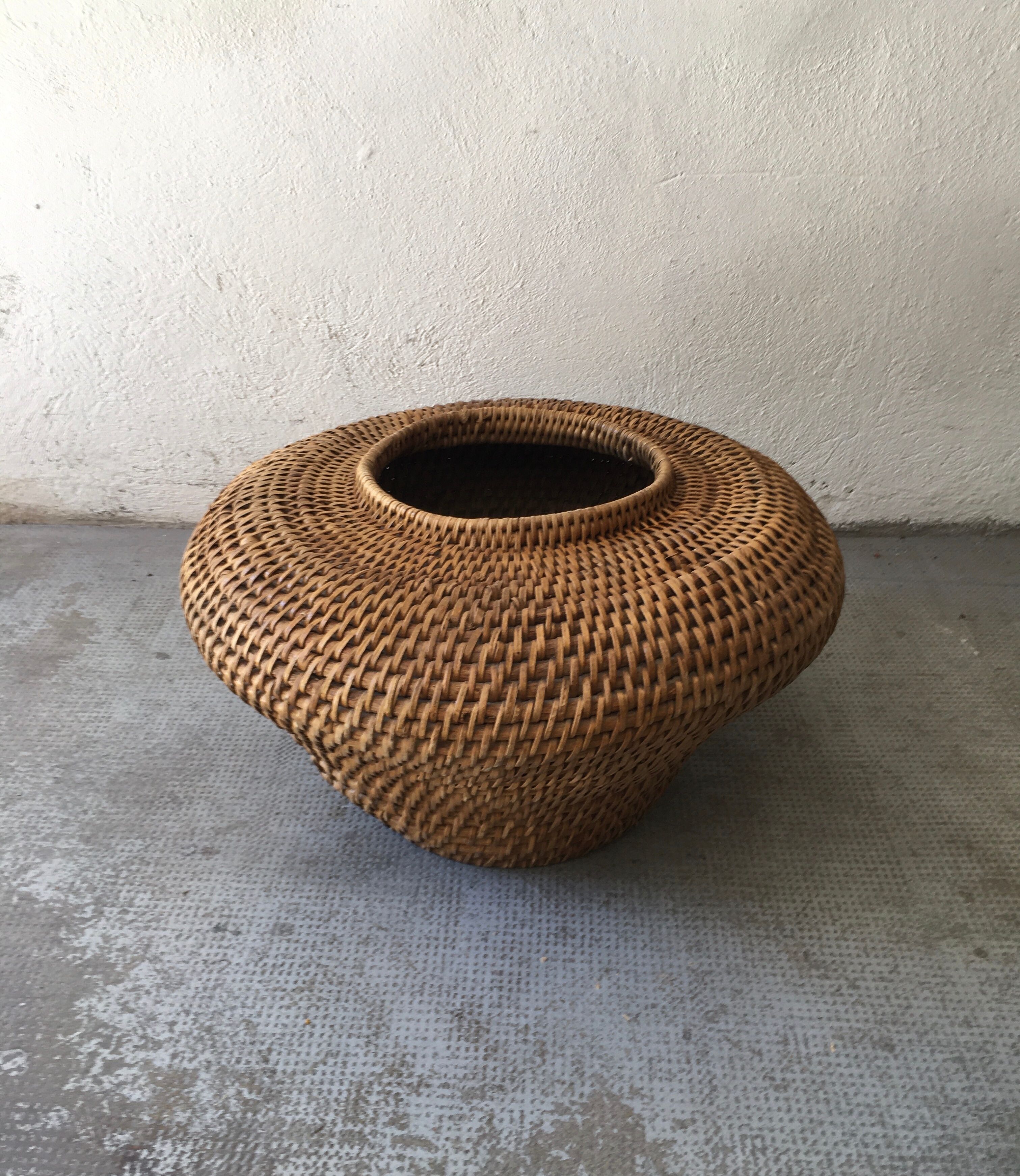 Basket in rattan