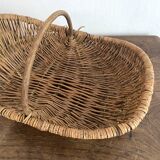 Small basket in woven wicker and hazelnut
