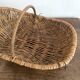 Small basket in woven wicker and hazelnut