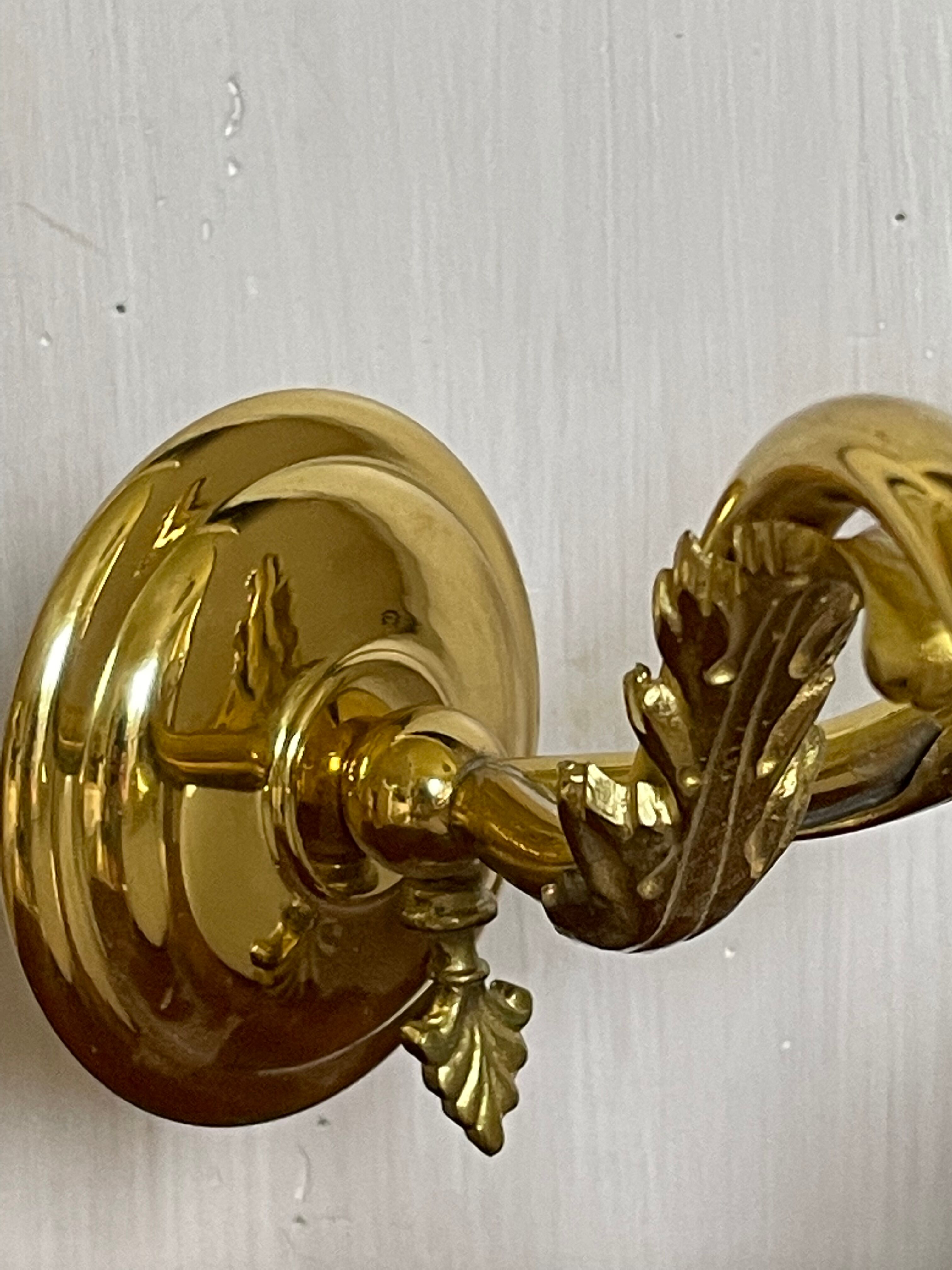Paire d’appliques laiton et opaline vintage
