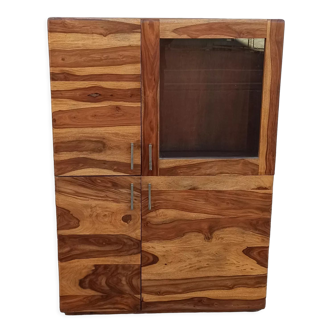 Armoire en bois avec porte vitrée