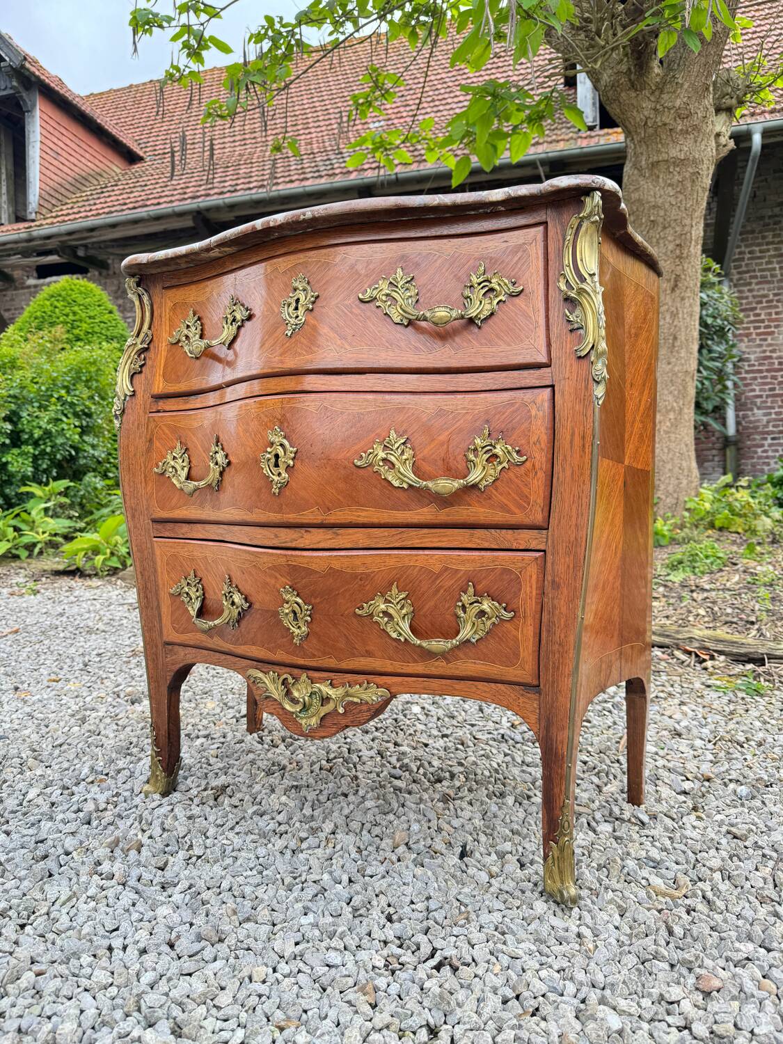 Curved chest of drawers in Louis XV style marquetry, 19th century