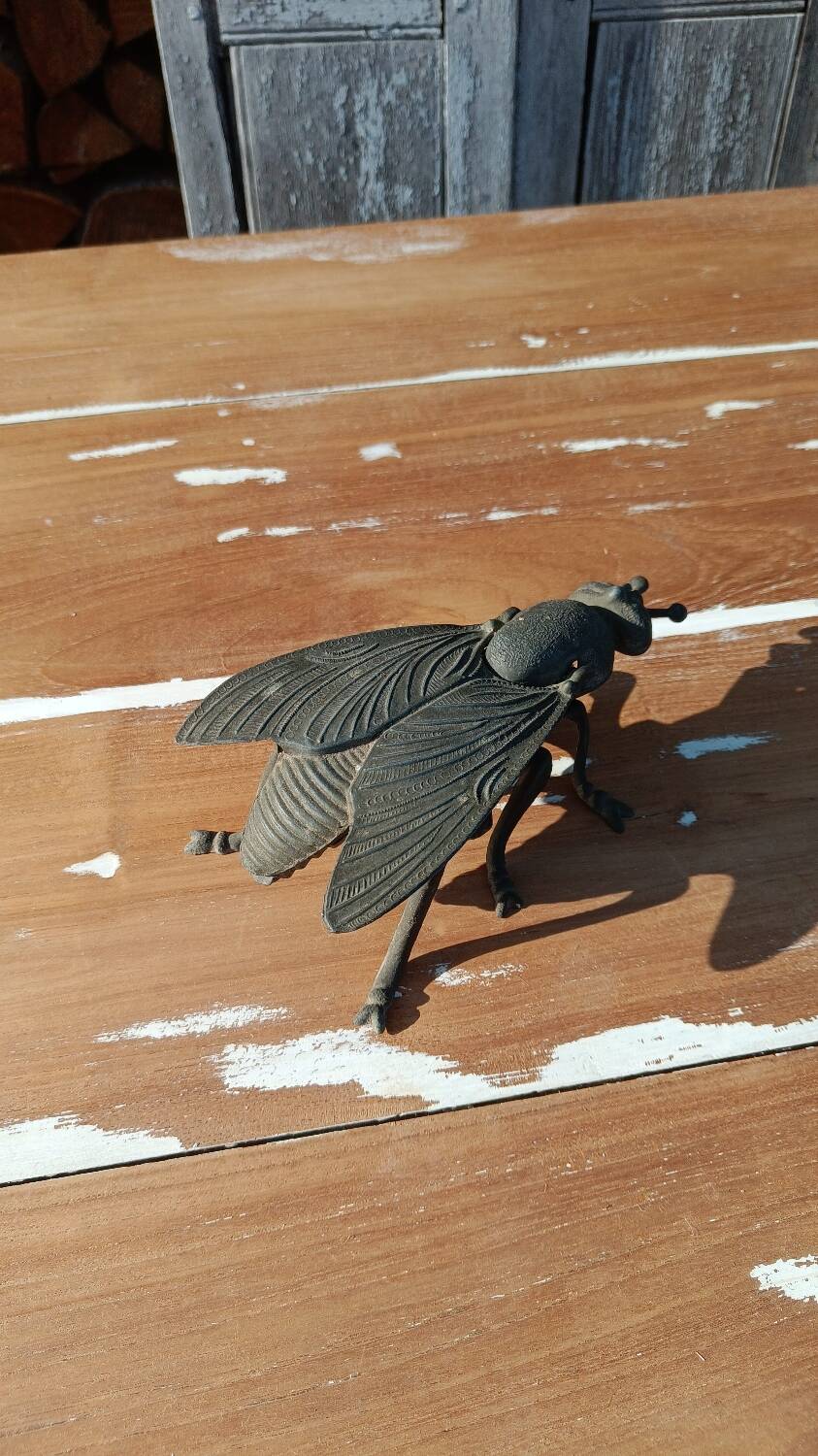 Metal fly ashtray