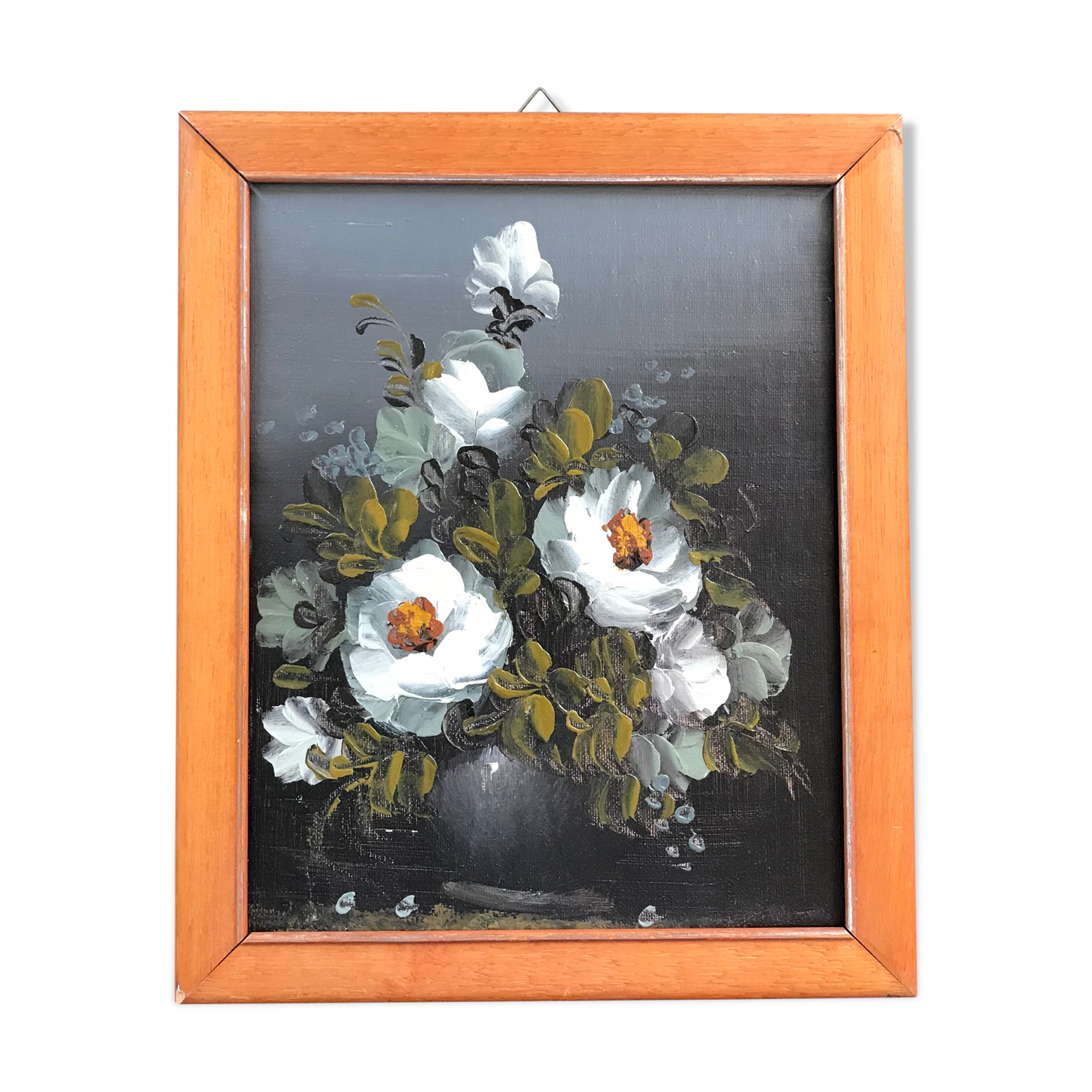 Table bouquet of eglantins