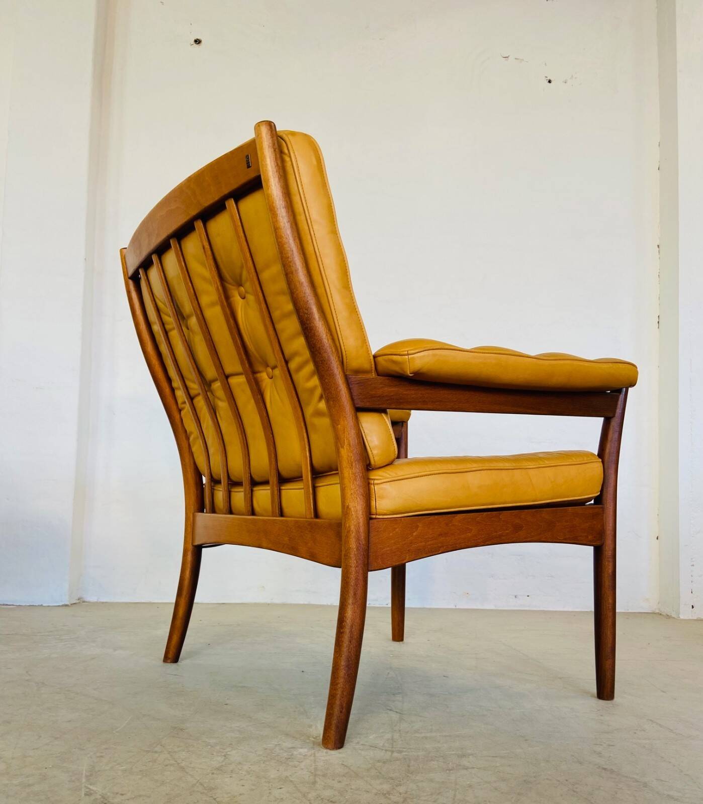 Fauteuil en cuir beige vintage des années 1970 par Göte Möbler.