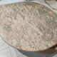 Table basse en marbre, forme goutte d'eau vieux rose