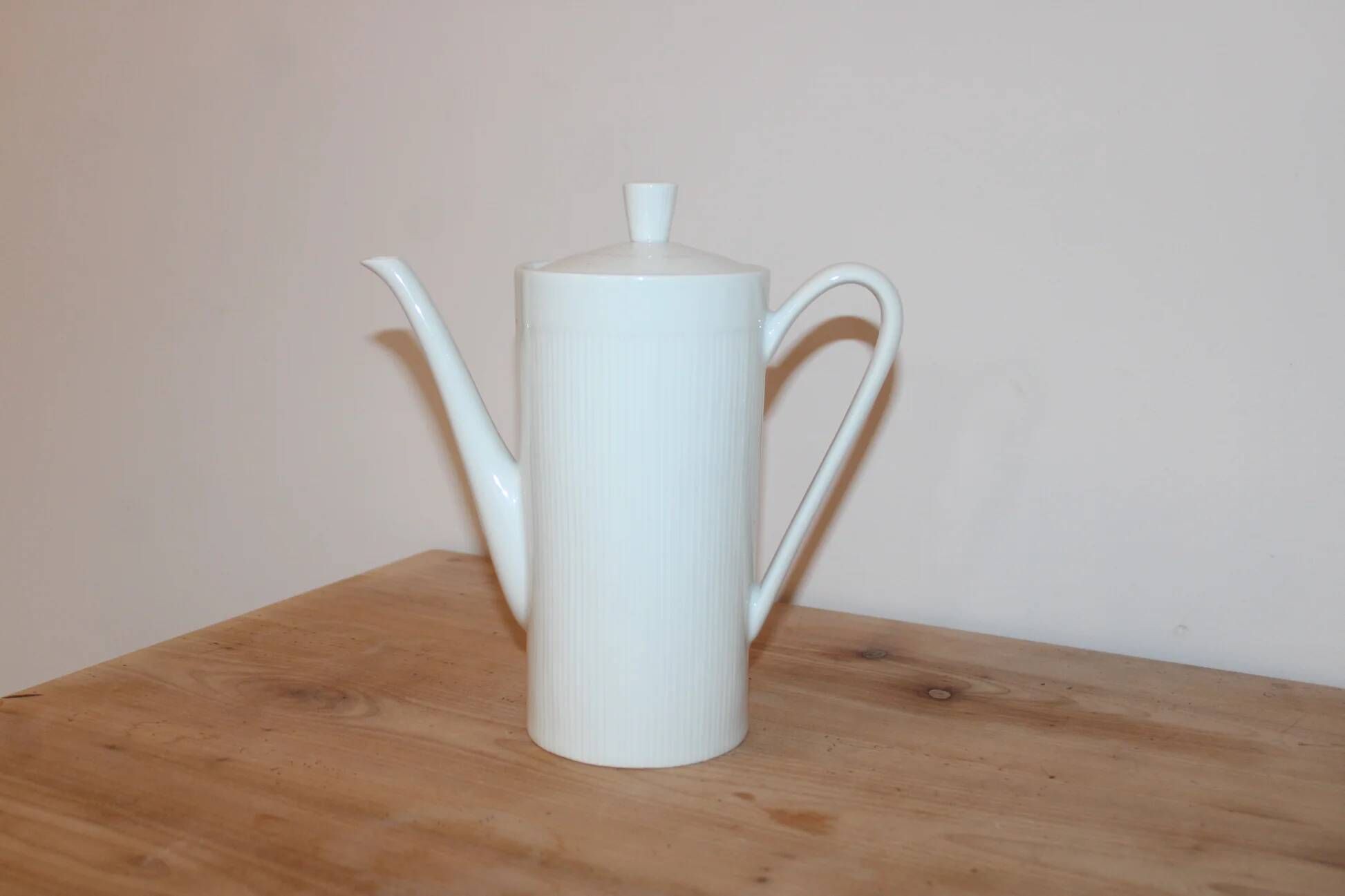 Vintage ribbed white porcelain coffee pot Berry P.L. – Made in France