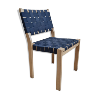 Alvar Aalto dining chair produced by Artek, model 611