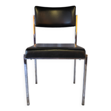 Modernist chair in chromed metal and black imitation leather