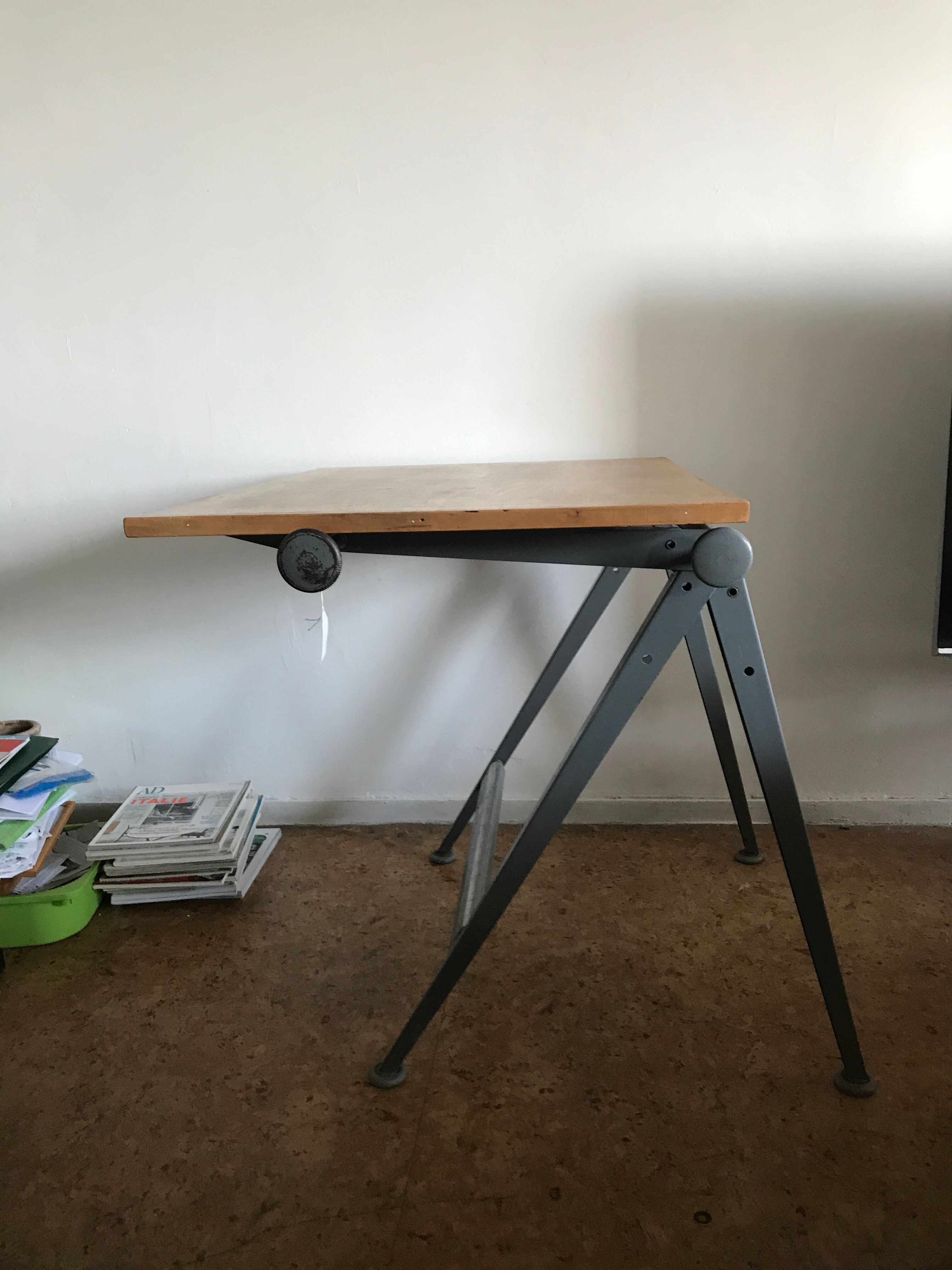 Drawing table Friso kramer & Wim Rietveld for Ahrend by Circkel