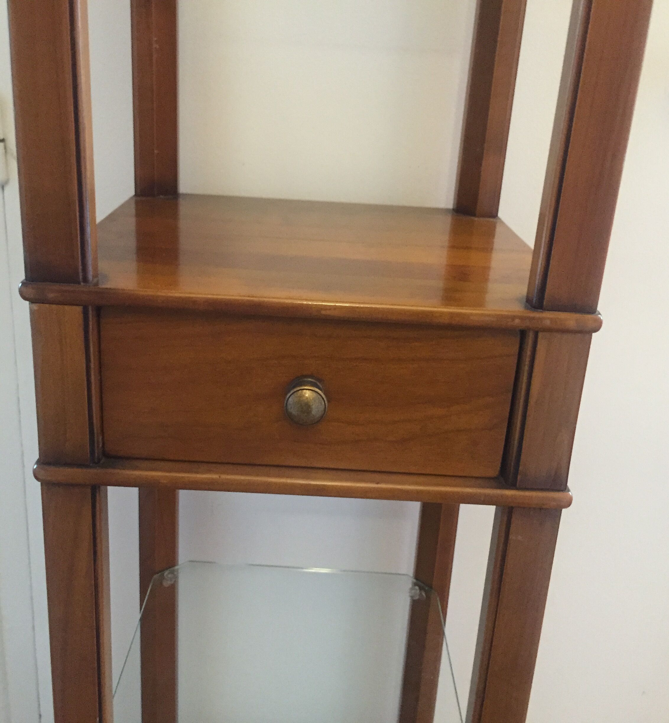 Etagère sur pied