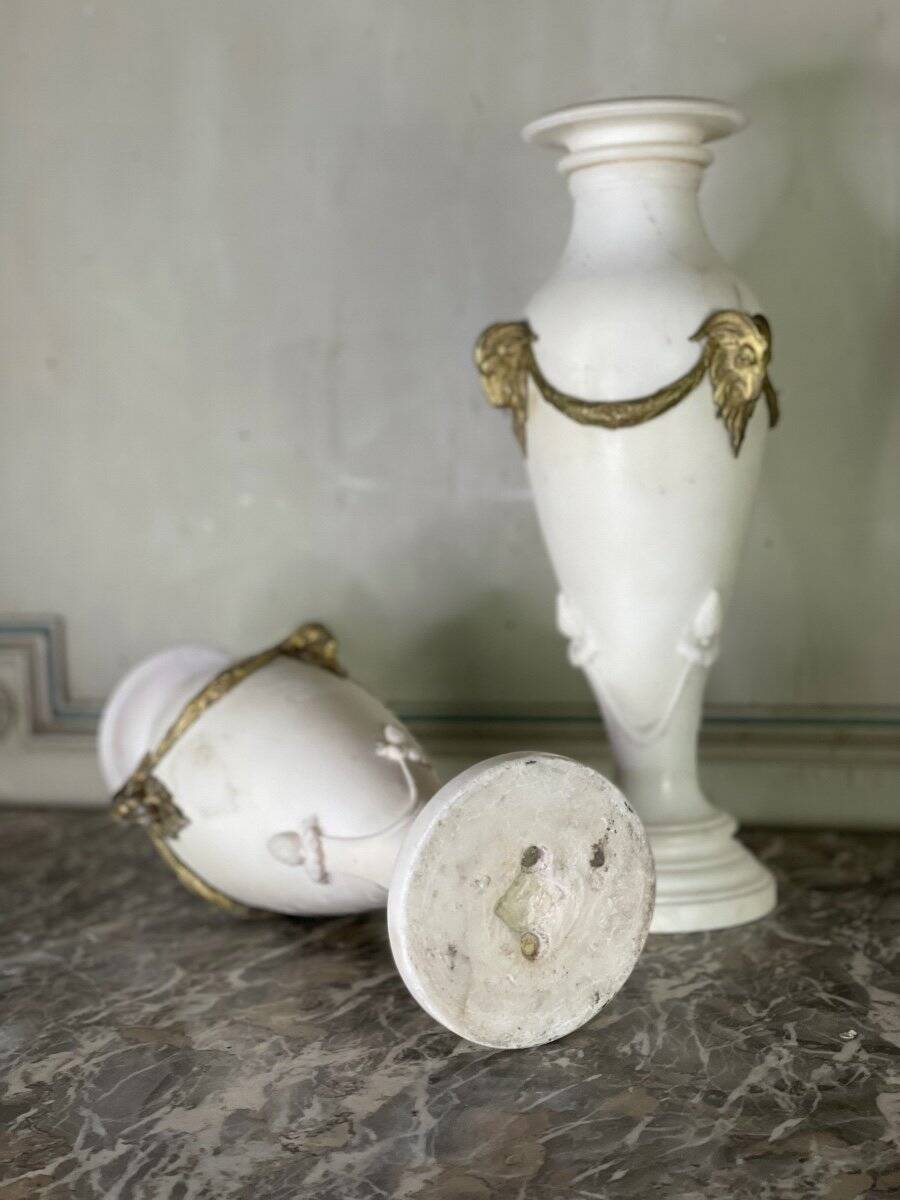 Pair of vases in white statuary marble, gilt bronze, circa 1900