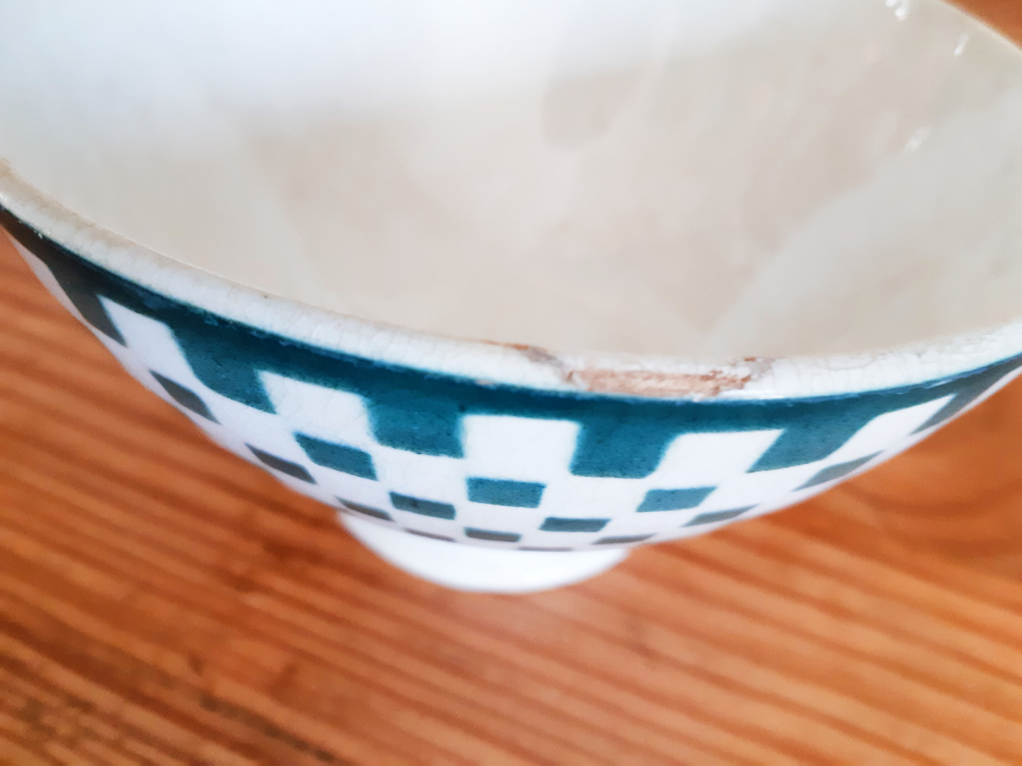 Bowl on piedouche earthenware Terre de fer, green checkerboard