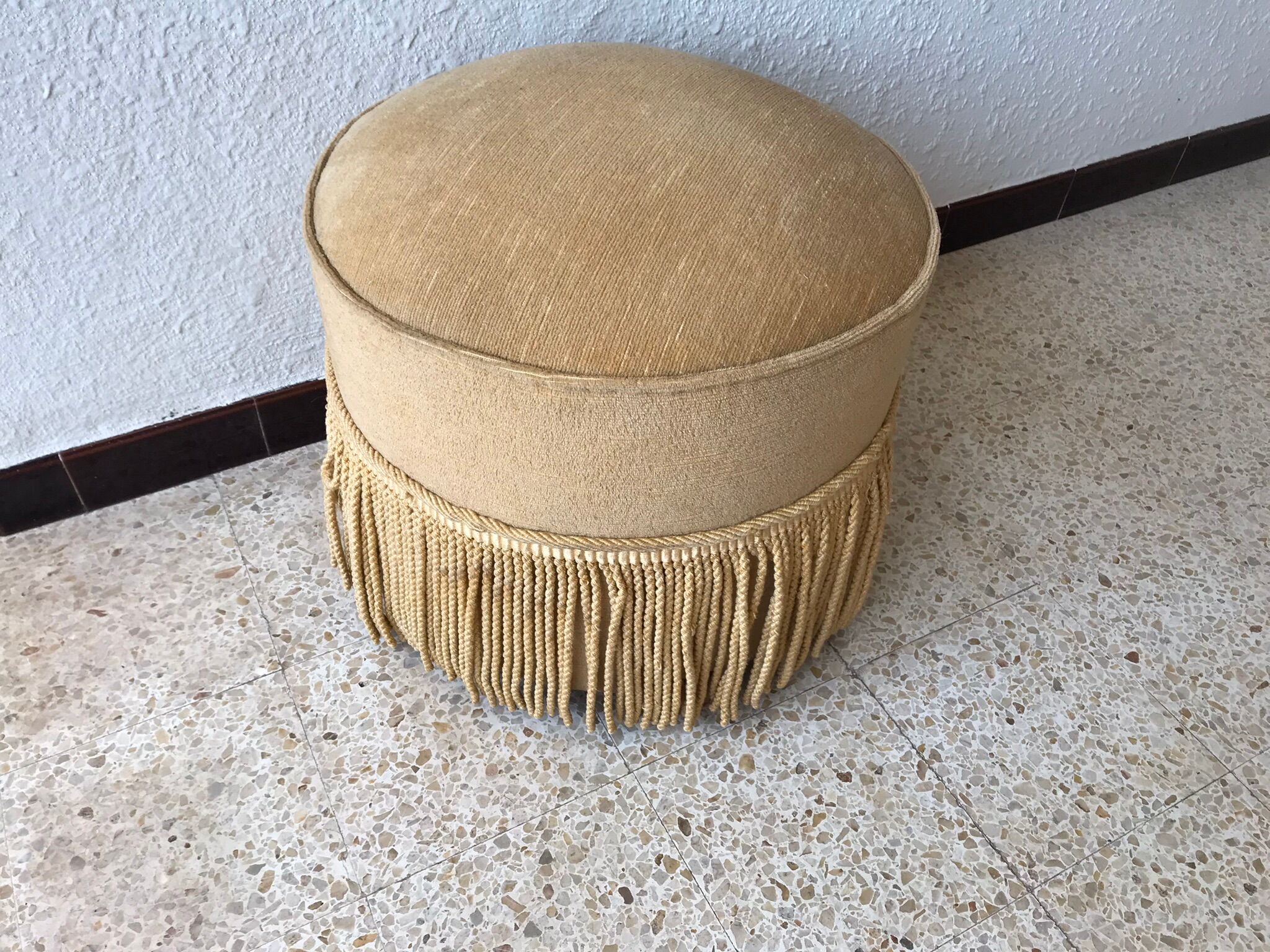 Vintage pouf in yellow velvet
