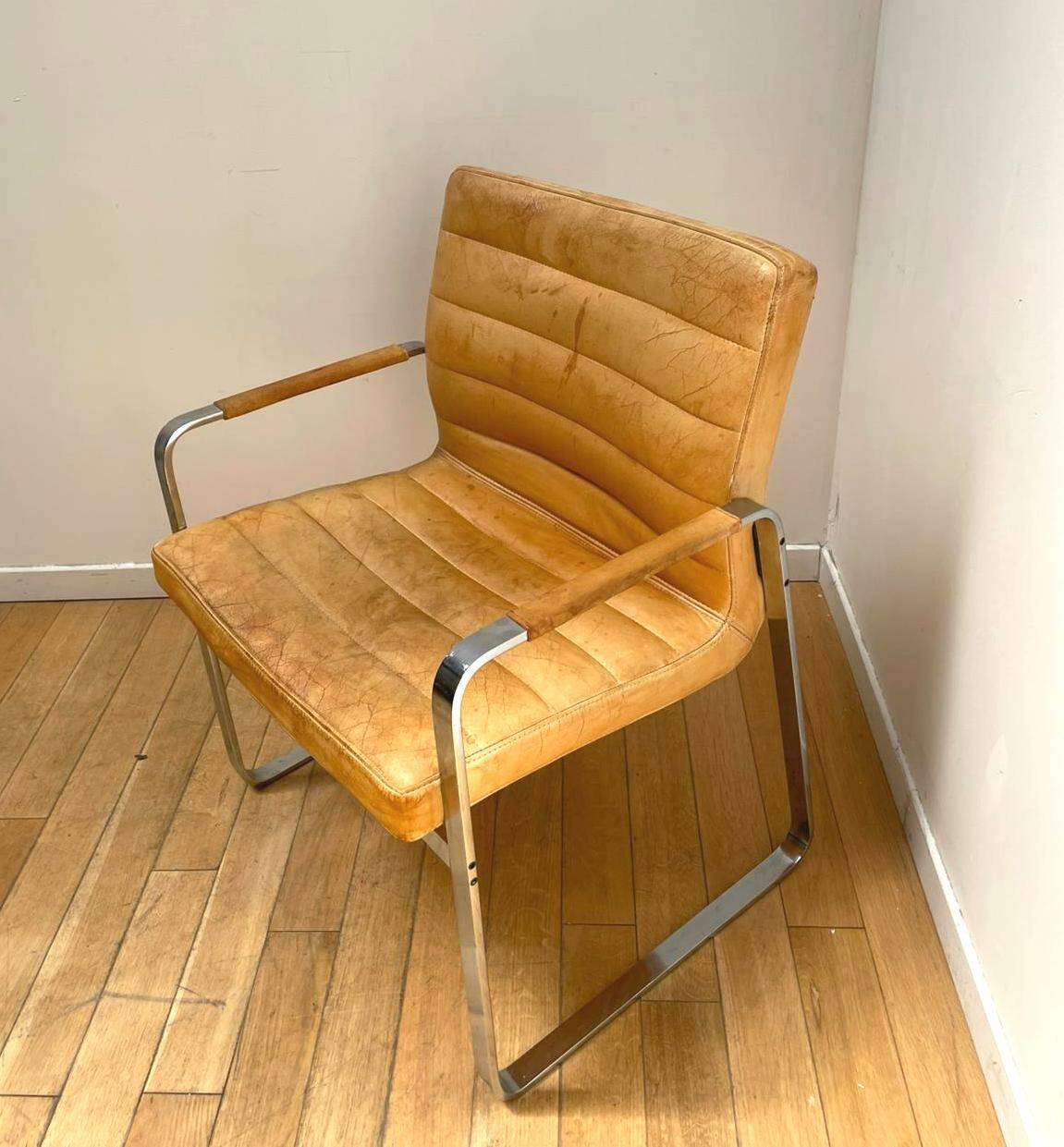 Pair of Bo-850 armchairs