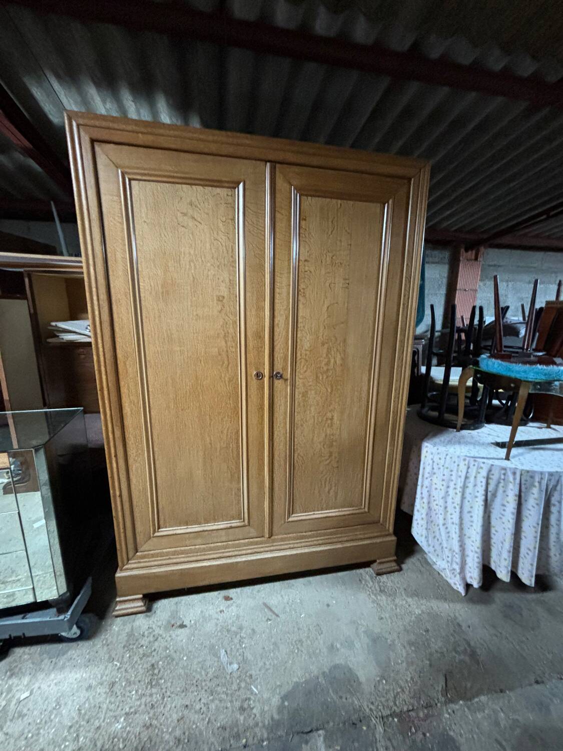 Parisian oak cabinet with pegs
