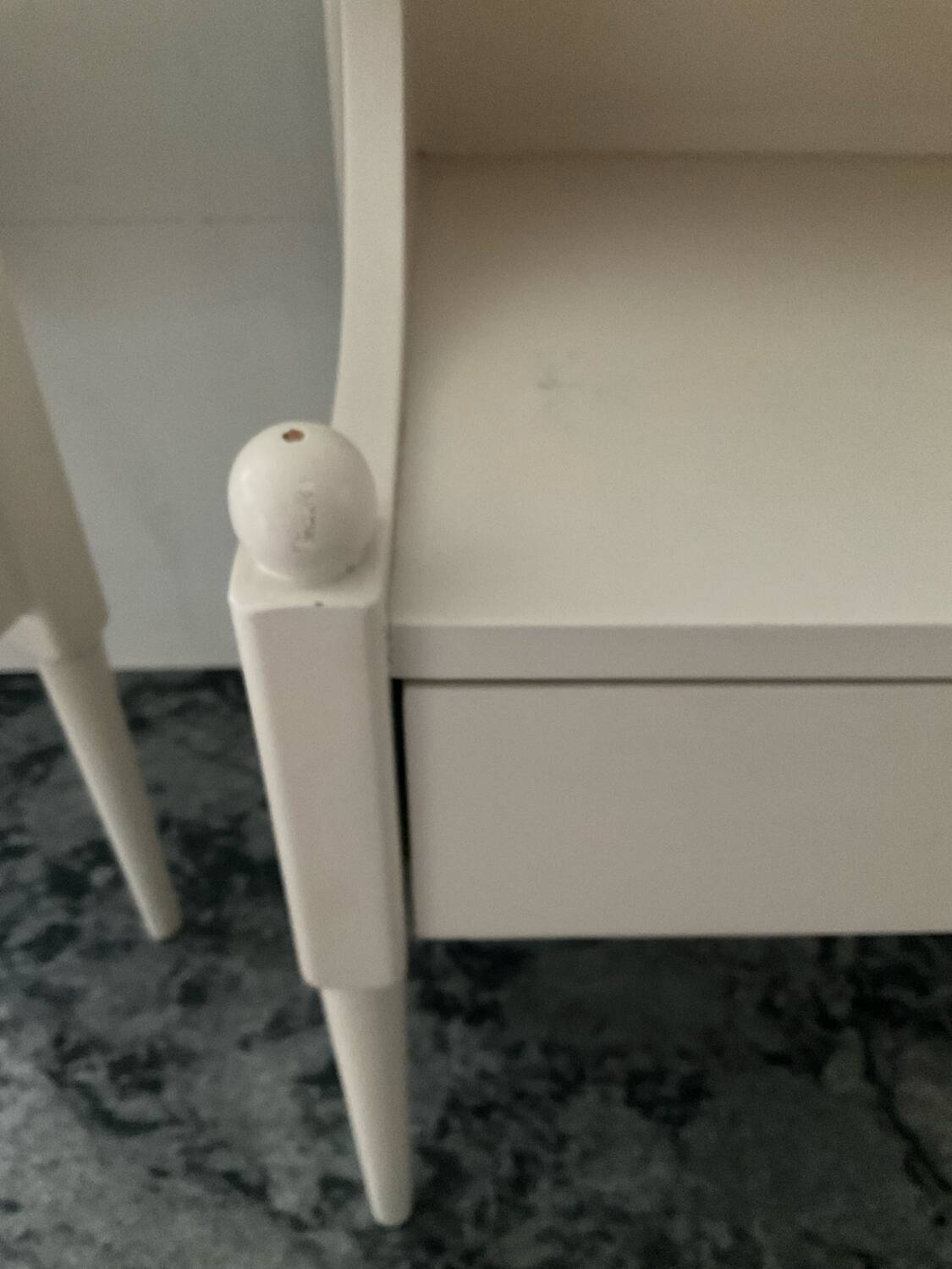 Paire de chevets scandinaves en bois blanc