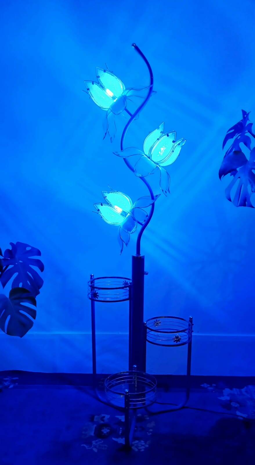 Vintage hollywood regency lotus lamp blue