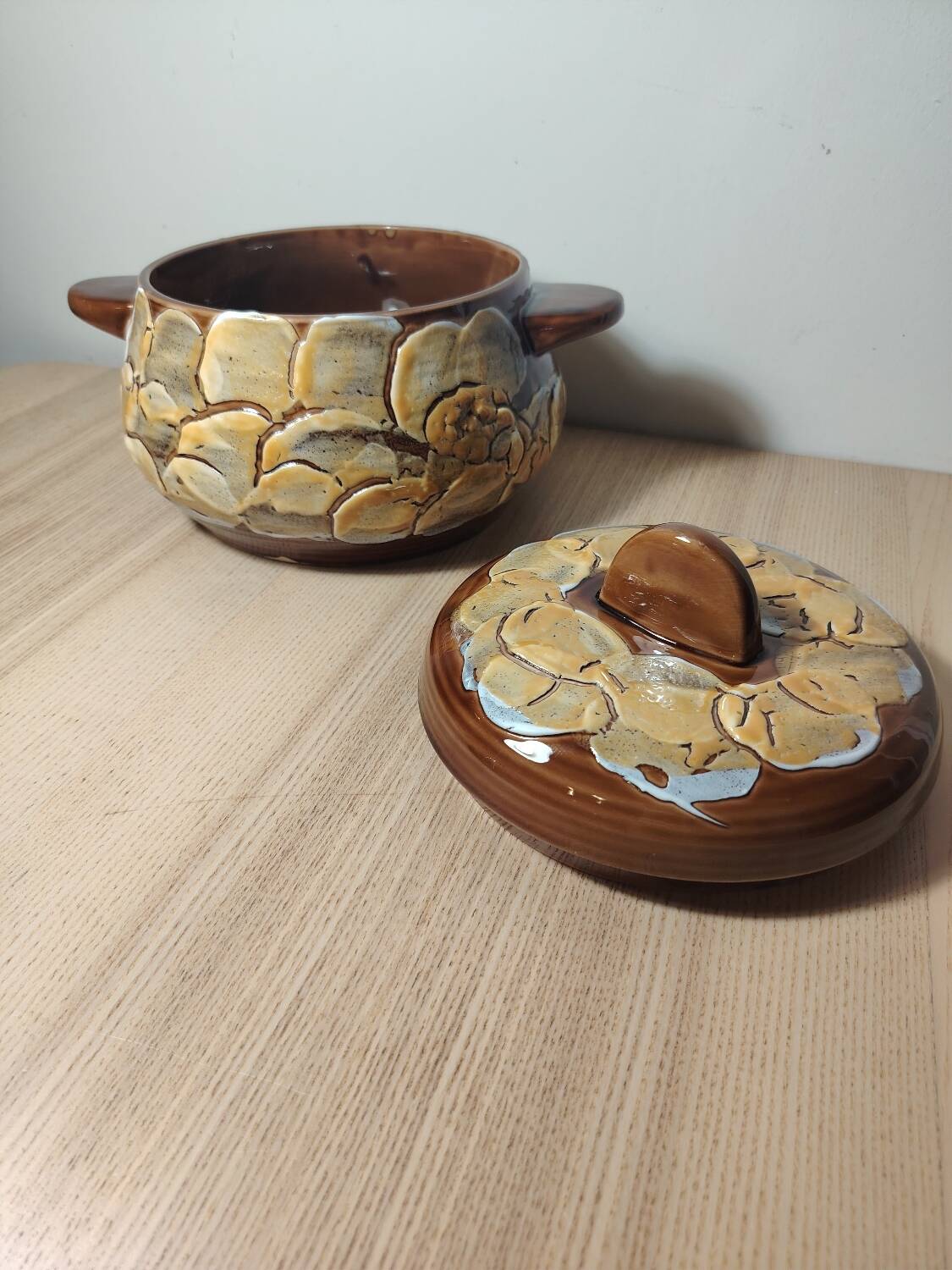 Ceramic pot with lid from the 1960s