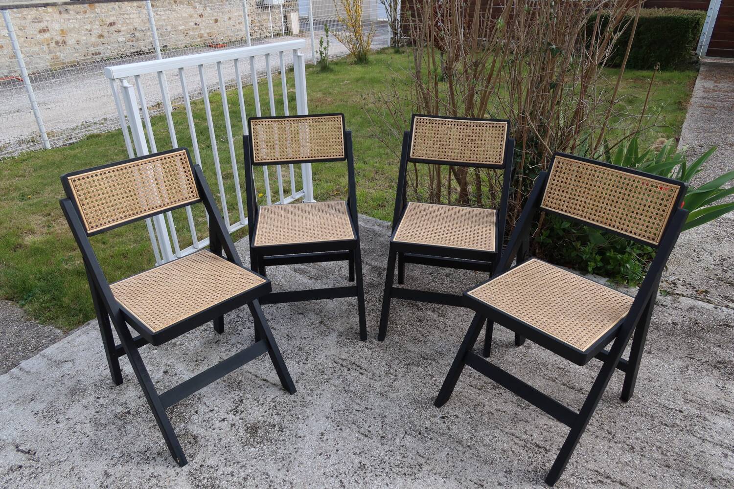 4 chaises pliantes en rotin et bois noir par H&M