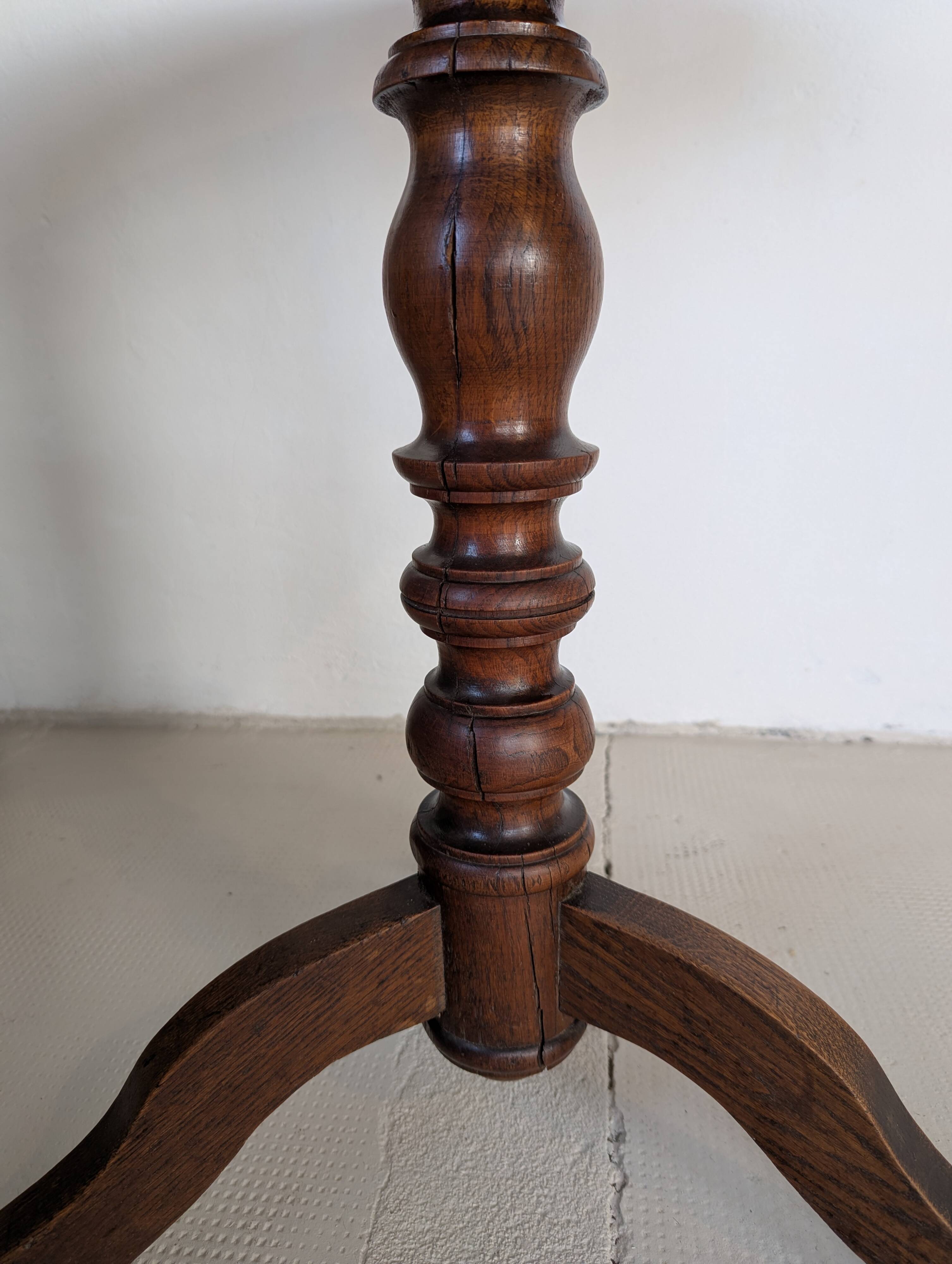 Table d'appoint ronde, pied en chêne tourné