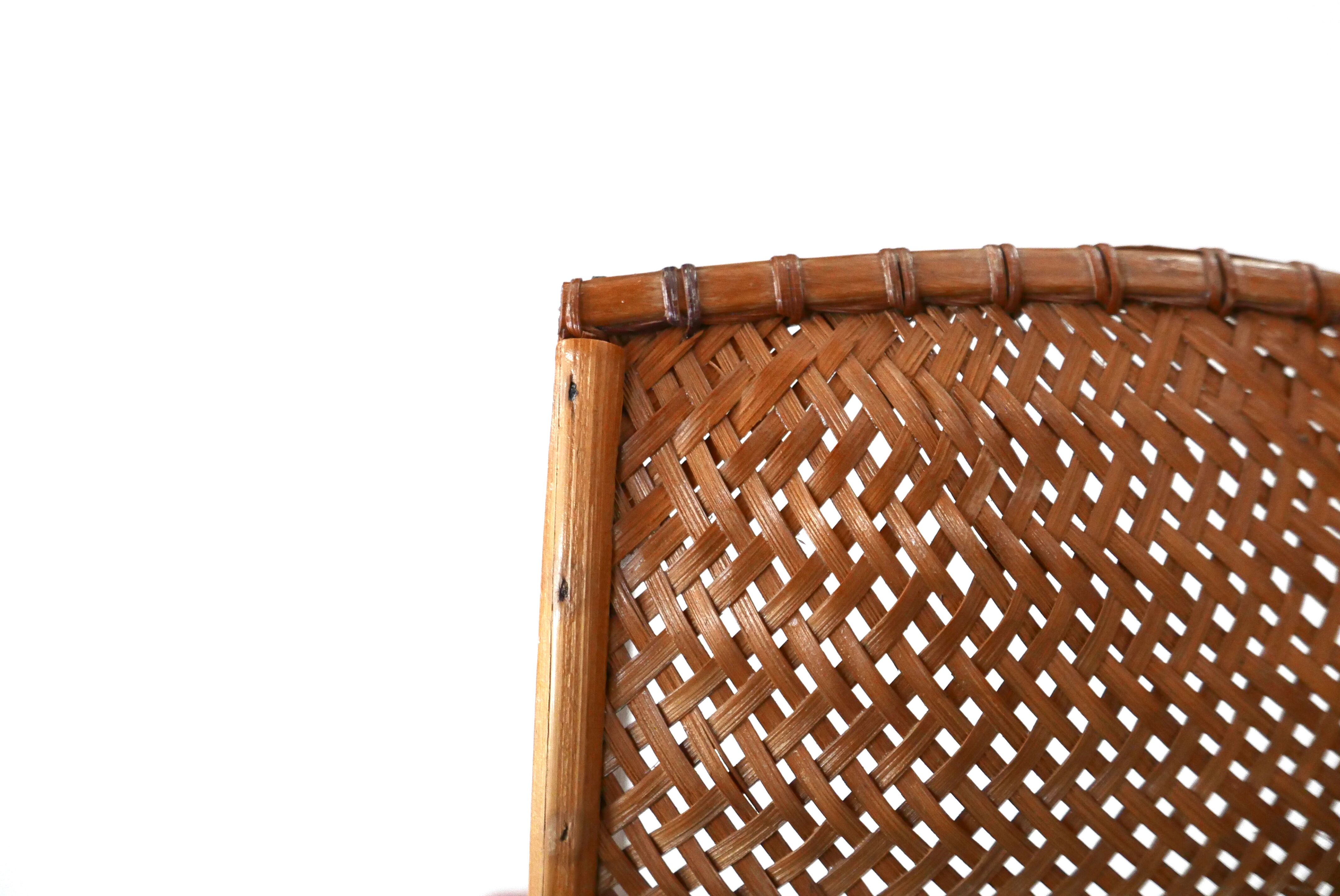 Applique d'angle en osier et bois années 60