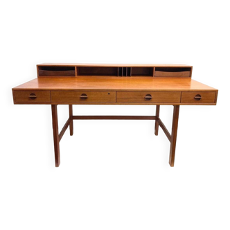 Scandinavian desk model Flip Tp by Peter Lovig Nielsen