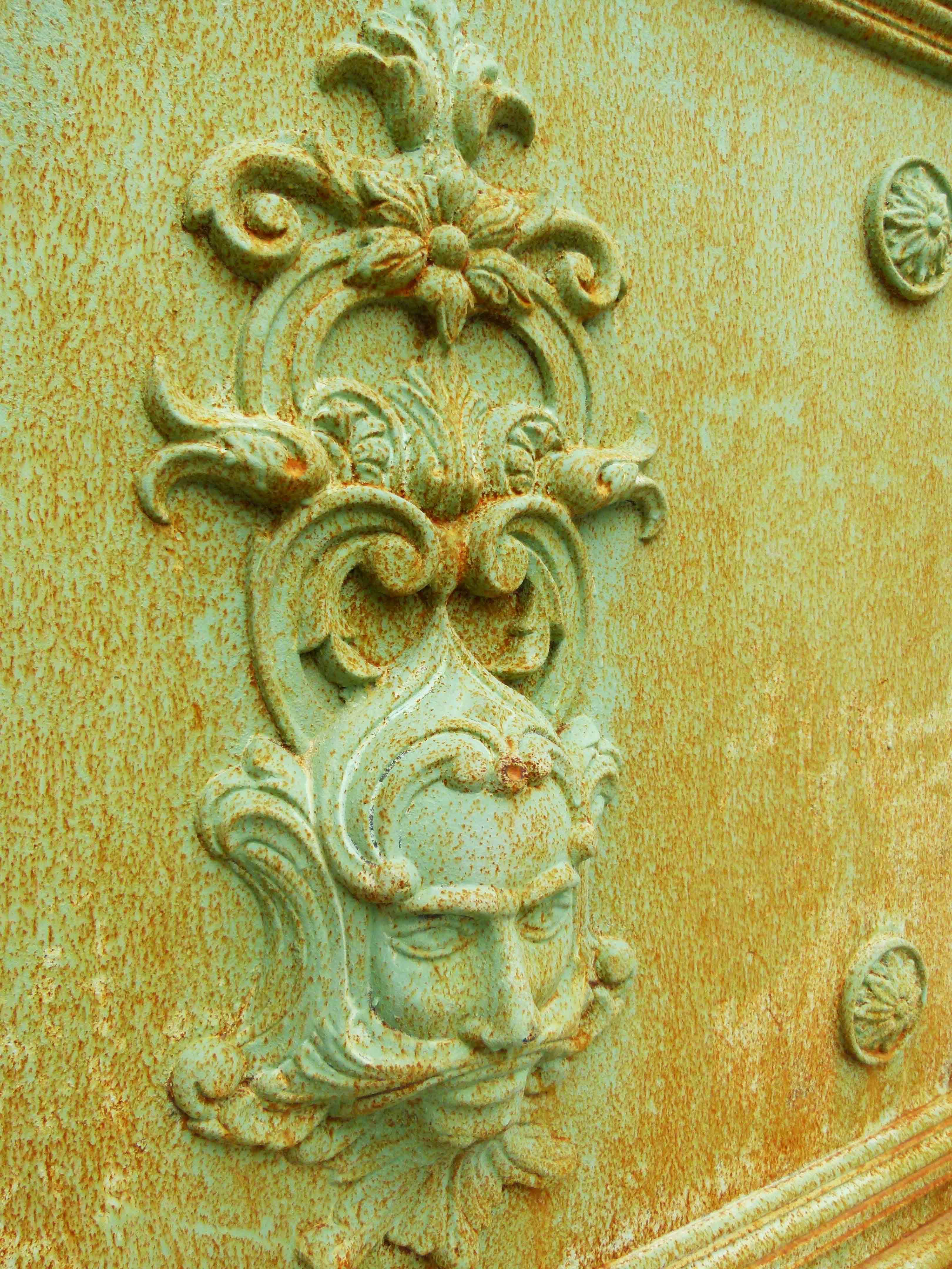 Cast iron gardener