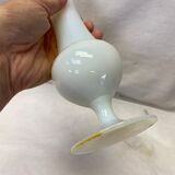 Vase en opaline blanche