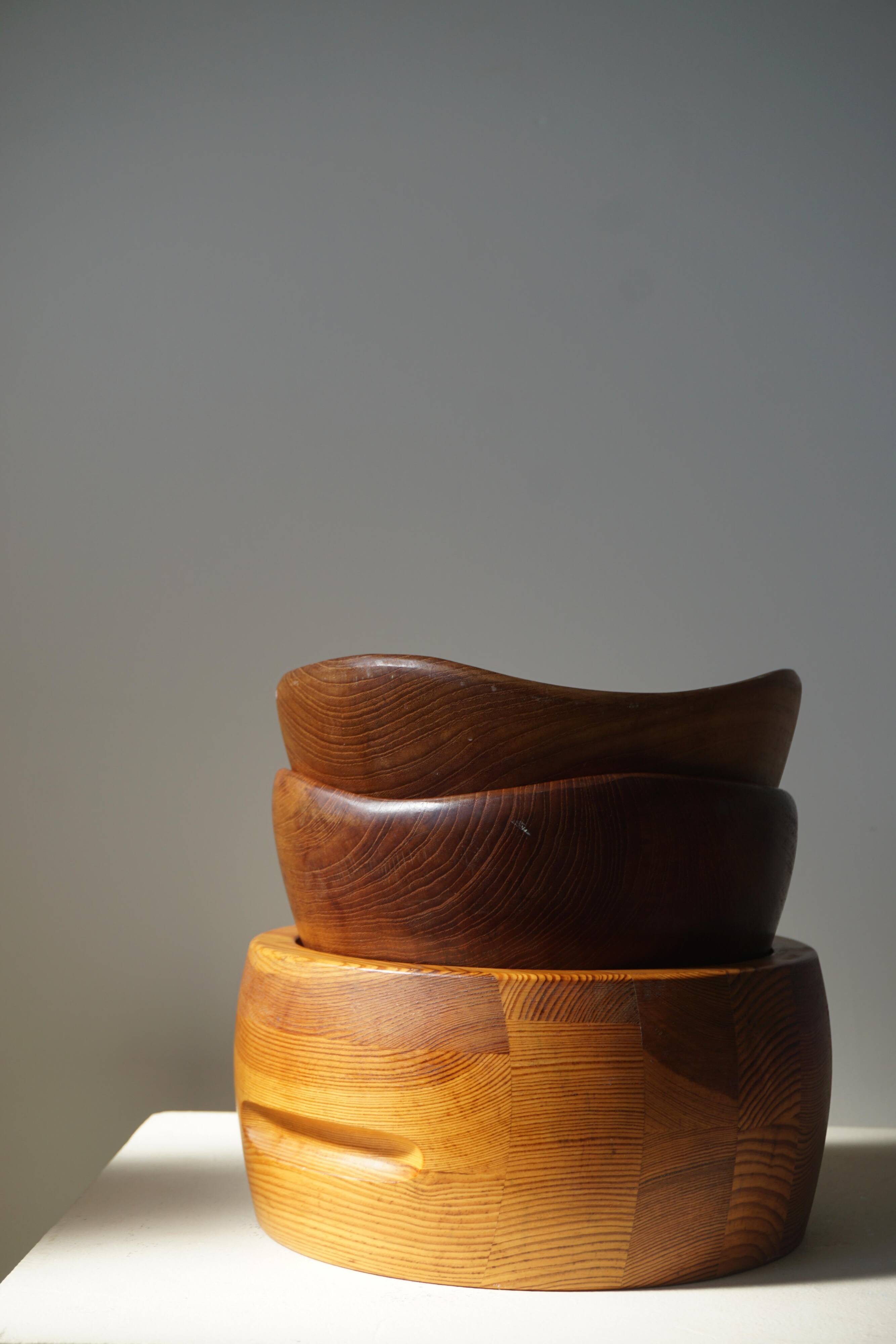 Danish sculptural bowl in teak from the mid-century, handcrafted in the 1960s.