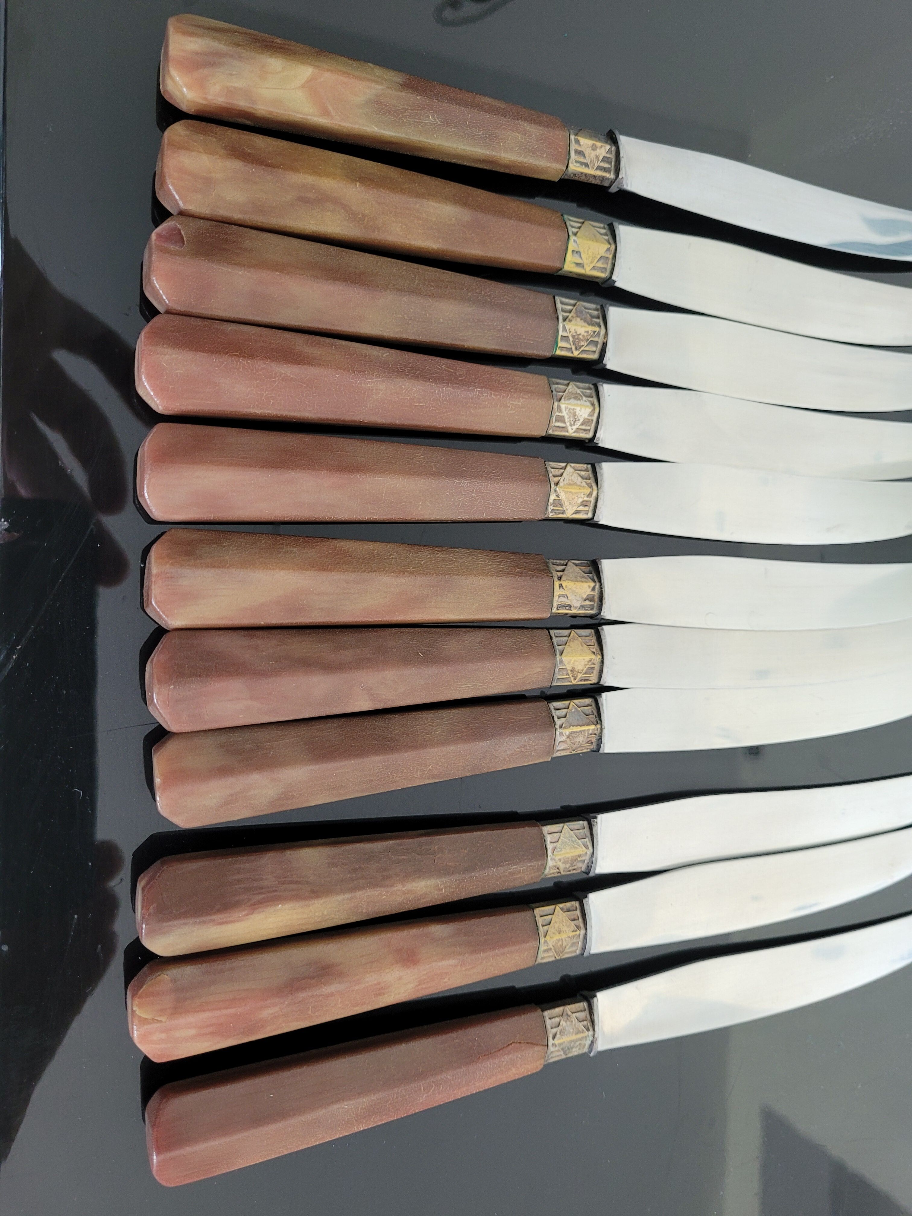 11 bakelite handle knives