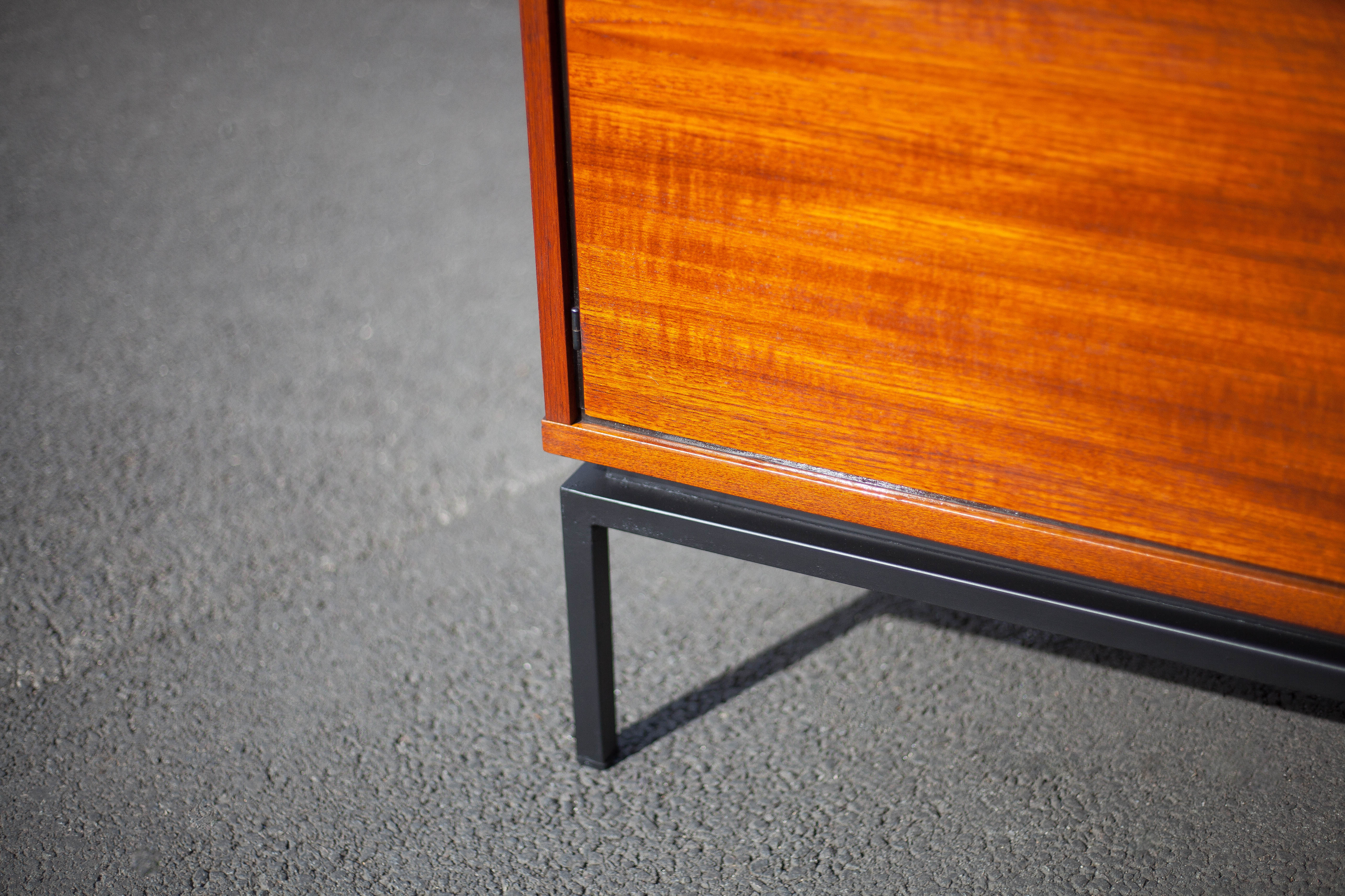 Armoire en bois 3 portes 60's