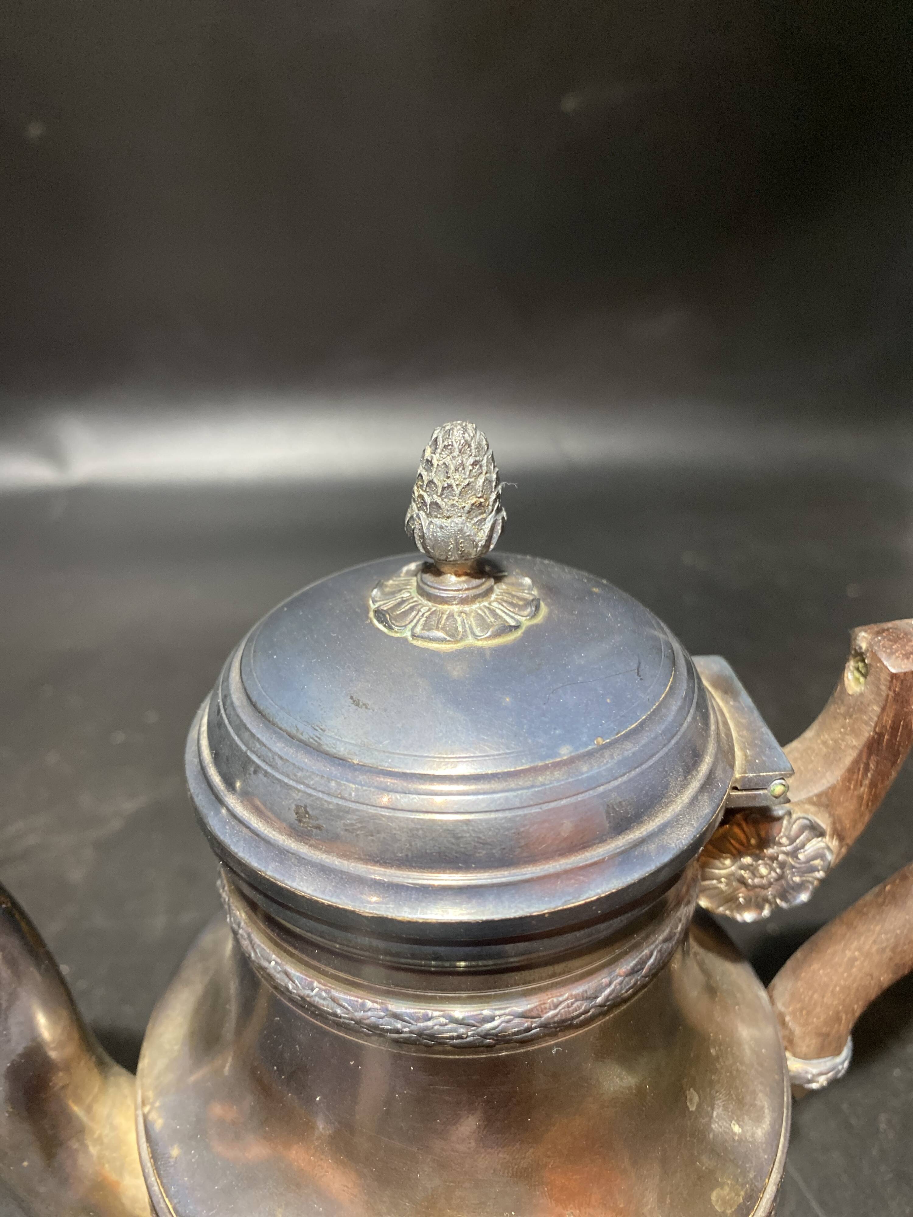 Teapot and milk jug set