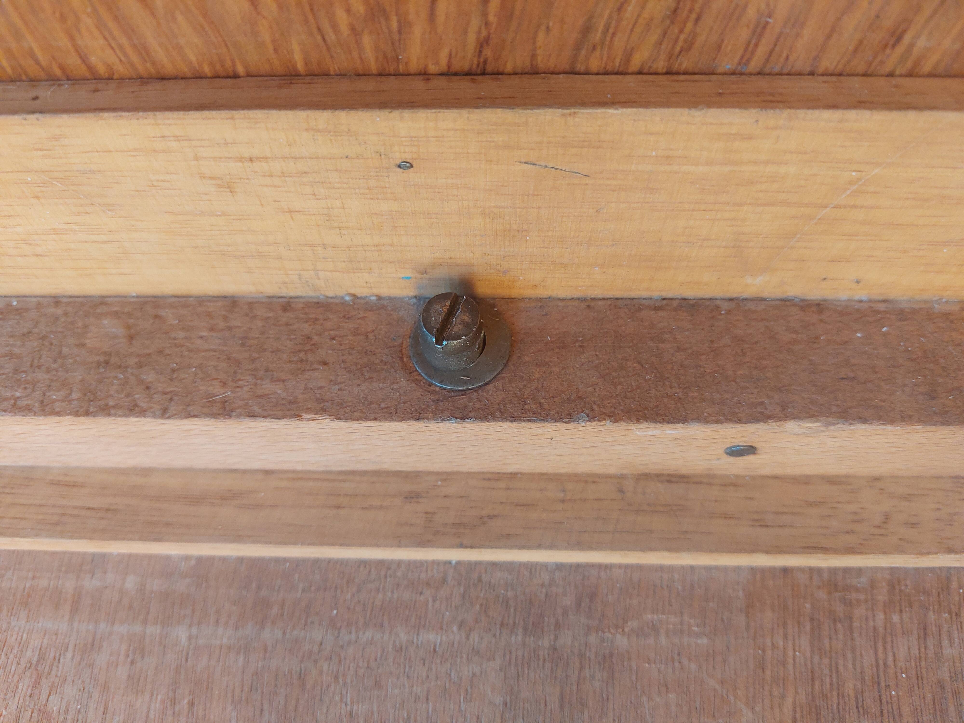 wardrobe, sliding doors