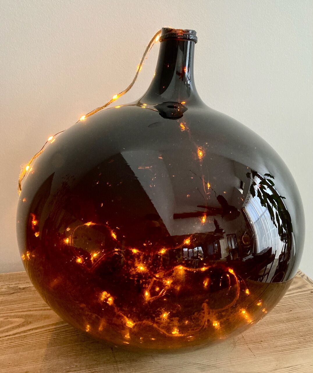 Lady Jeanne Amber Old