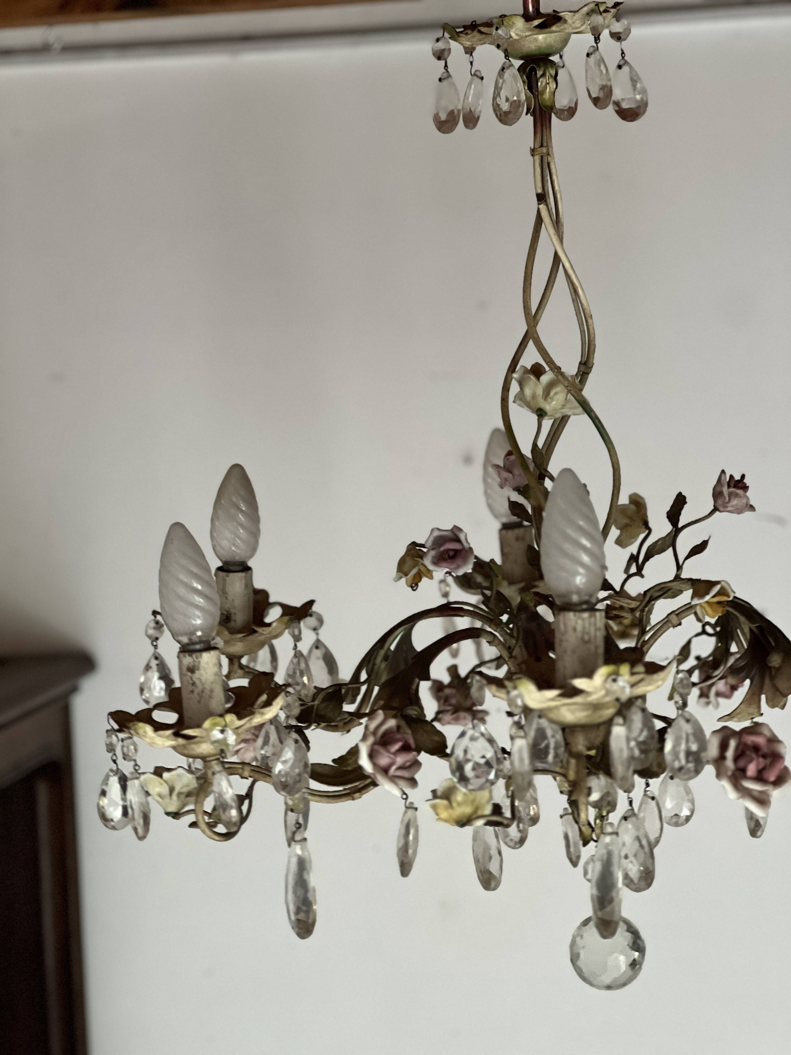 Chandelier with a floral porcelain decoration and pendants