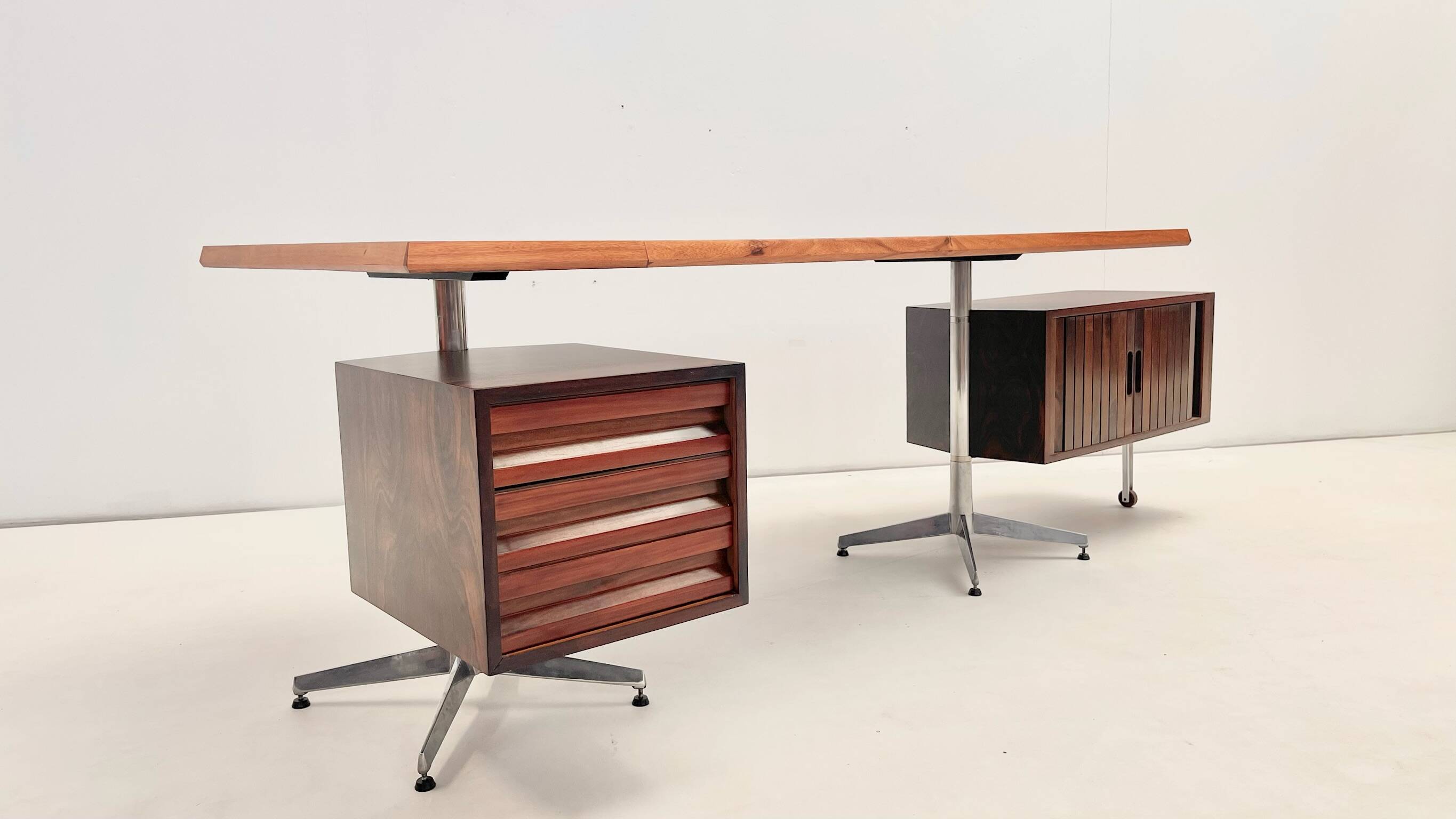 Early commissionned variant of a 'T95' Desk