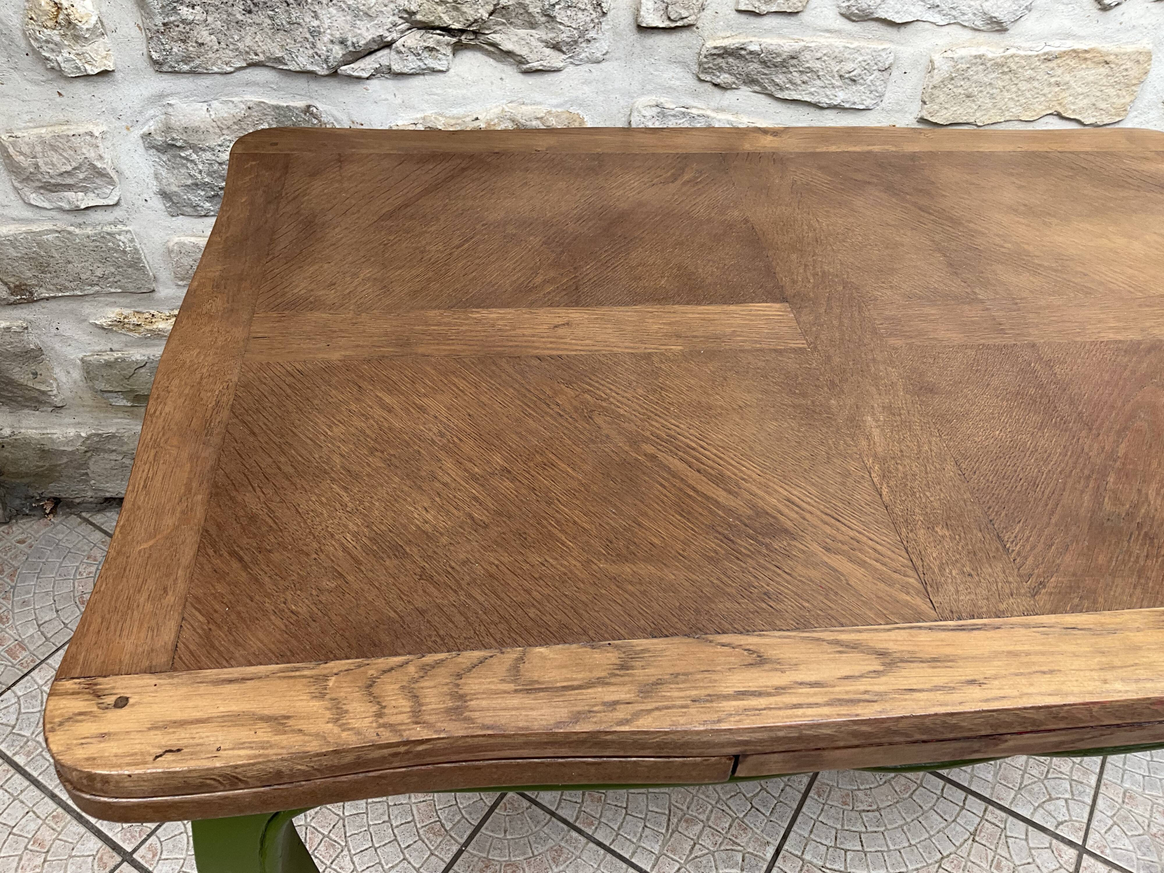 Wooden extension dining table