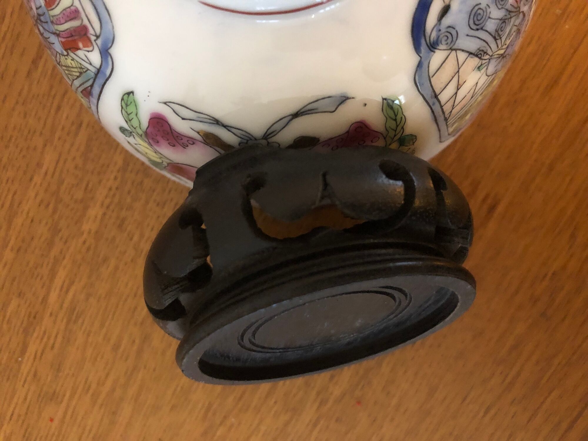 Chinese porcelain bowl on wooden base