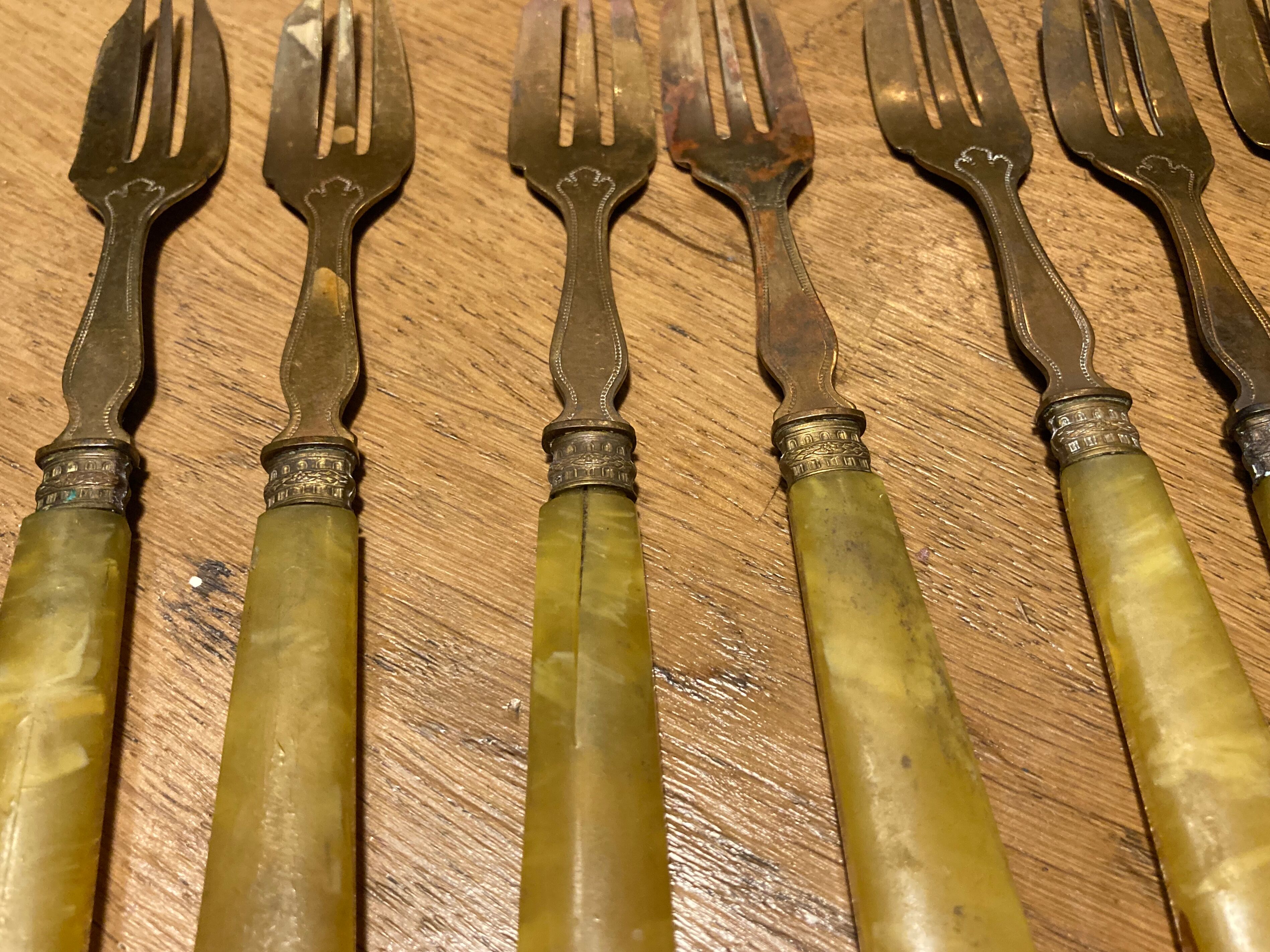 8 dessert forks