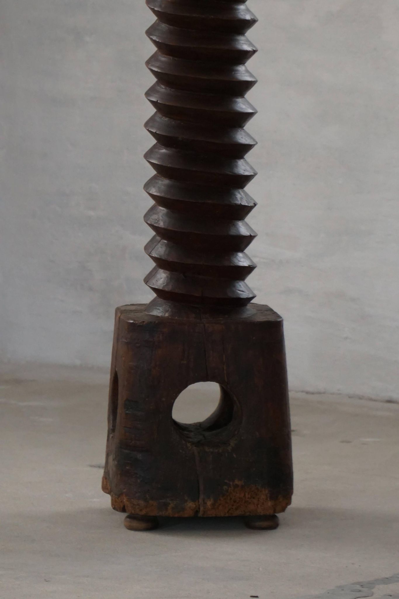 19th-century sculptural French wine press in solid wood / pedestal