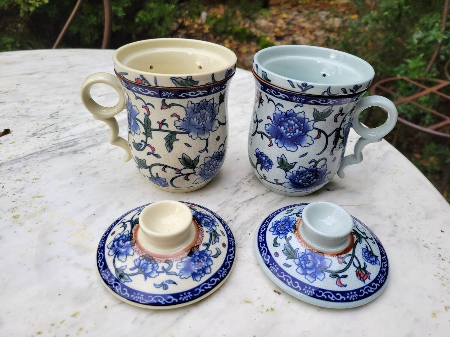 Paire de tasse à thé, couvercle et infuseur