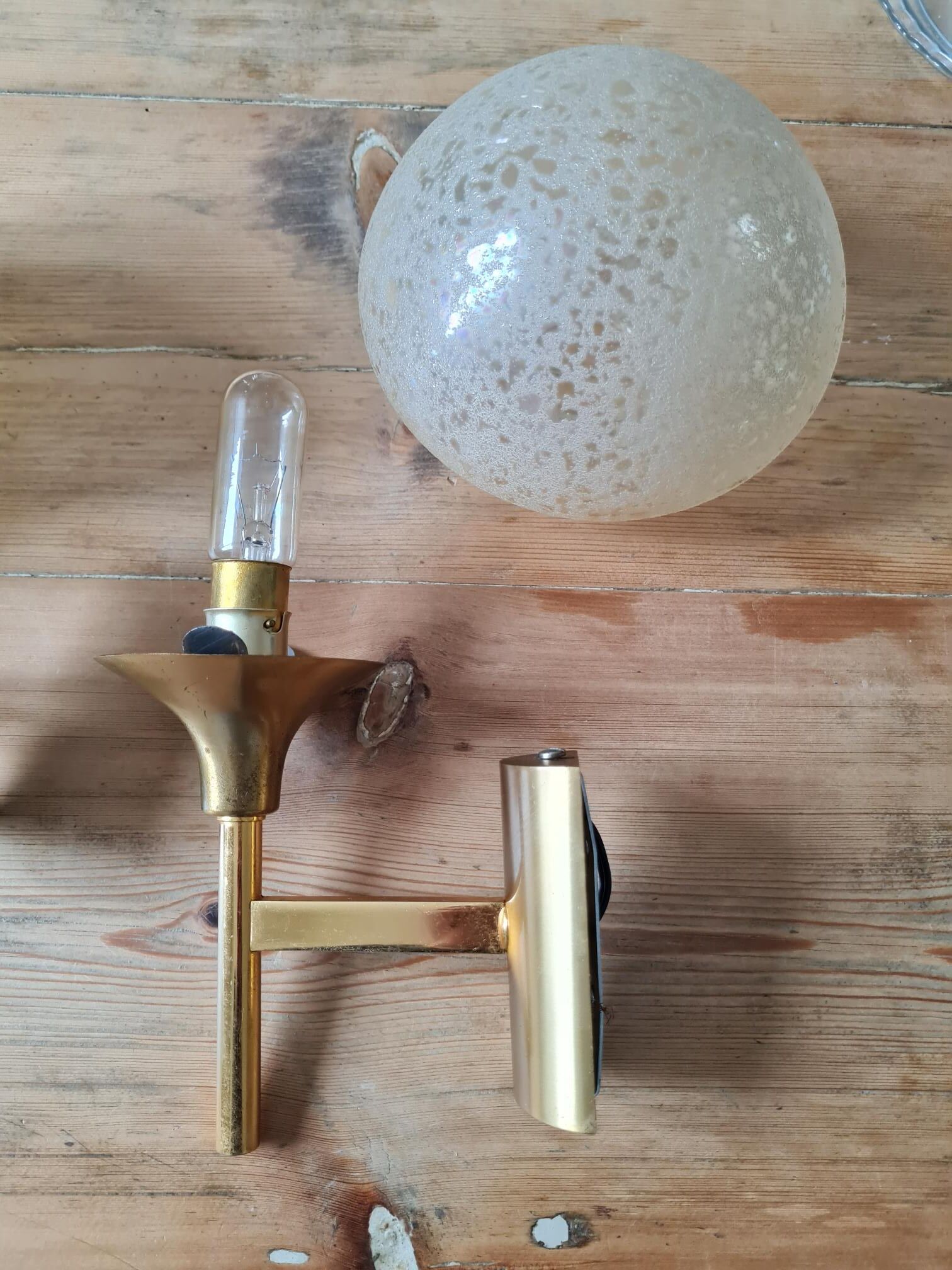 Paire d'appliques laiton et verre givré 1960