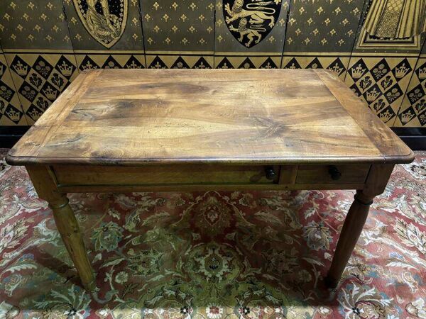 Table/ bureau en noyer  XIXe