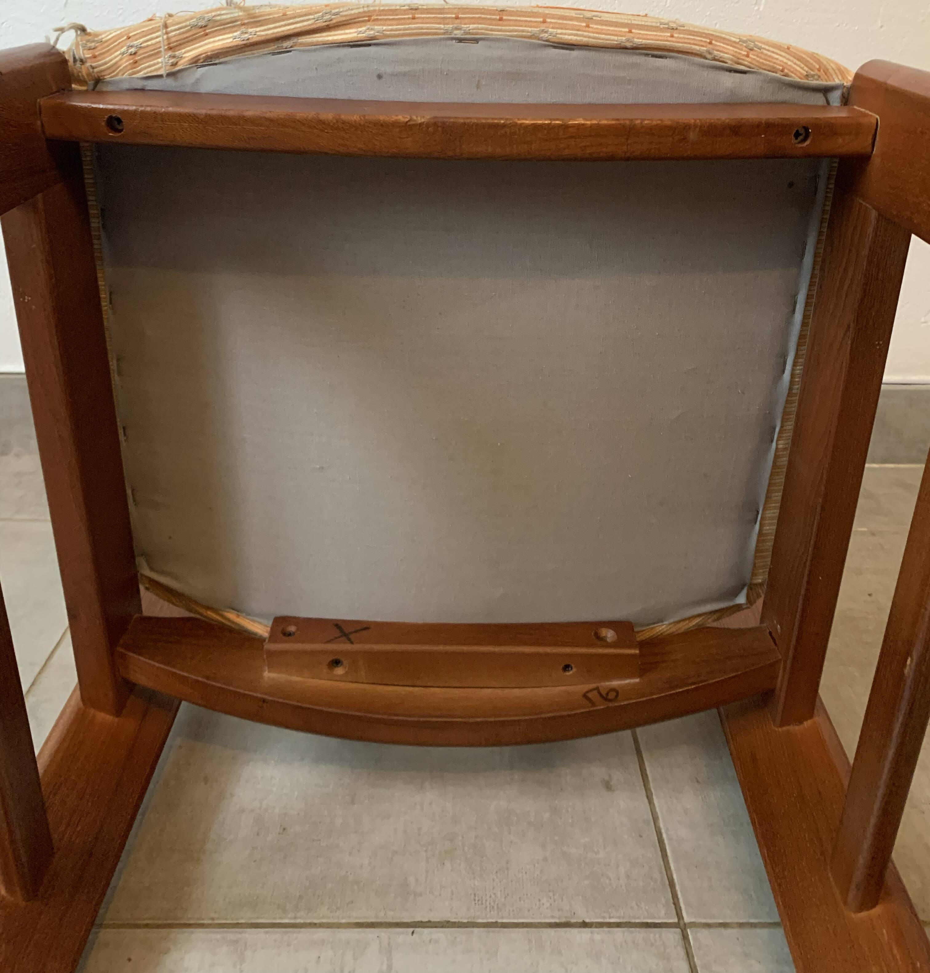 Set of 2 Scandinavian chairs, 1960s. Seats to be redone.