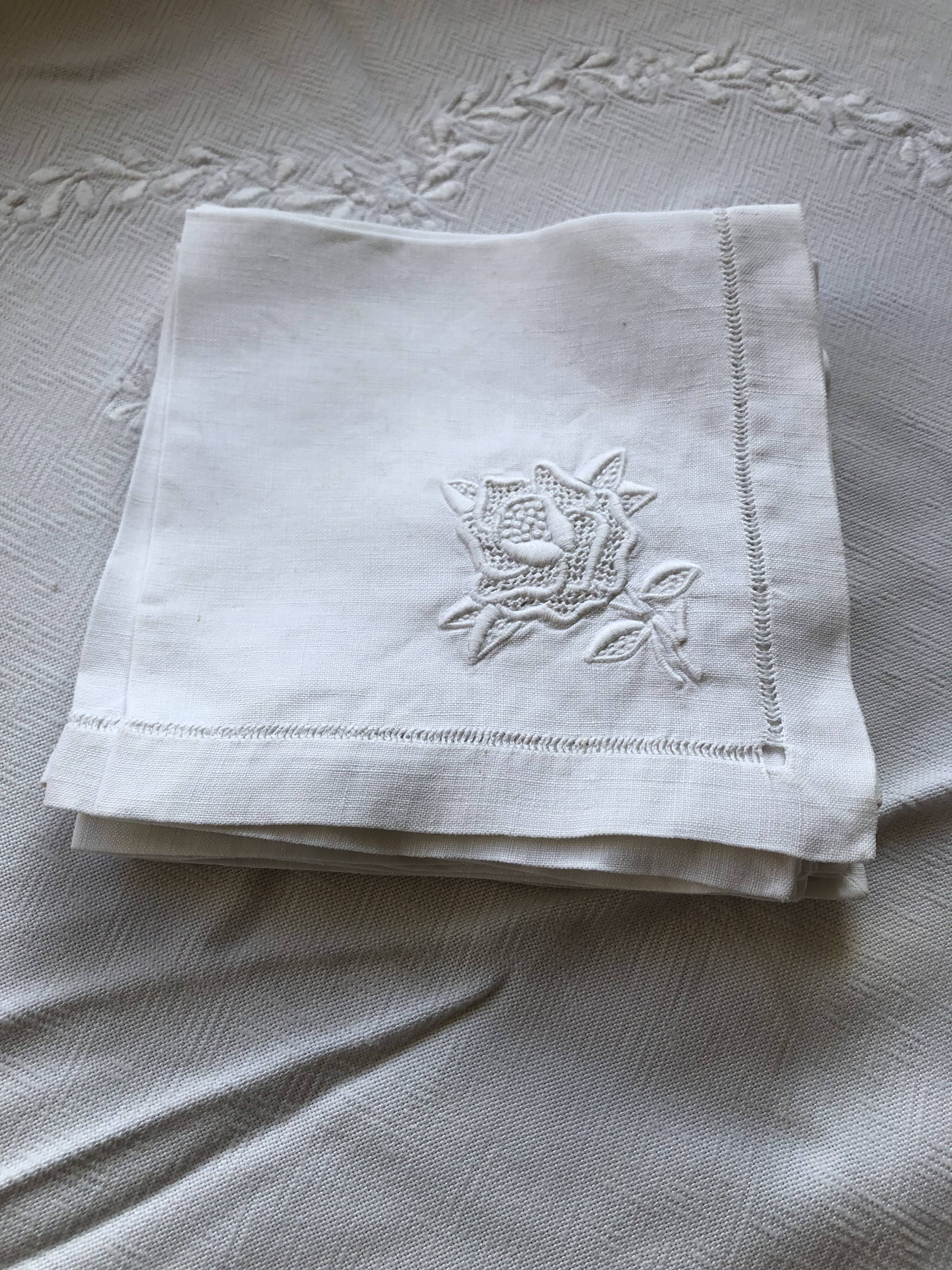 Lot de six serviettes à thé en lin brodées