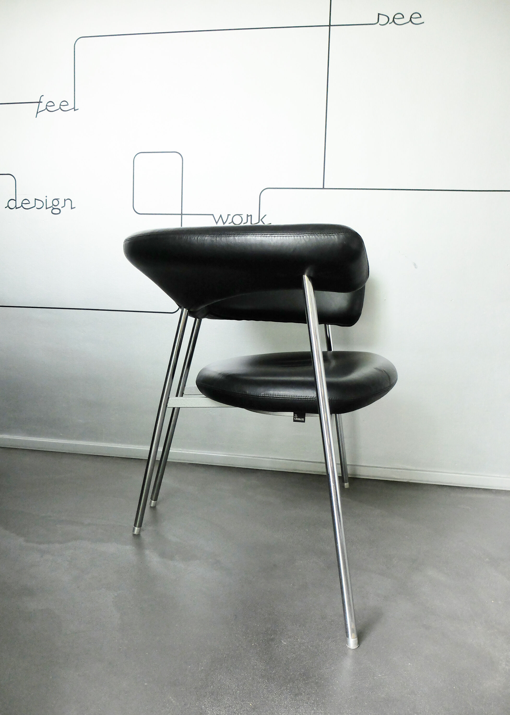 Divi lounge chair by Mark Van Tilburg for Leolux