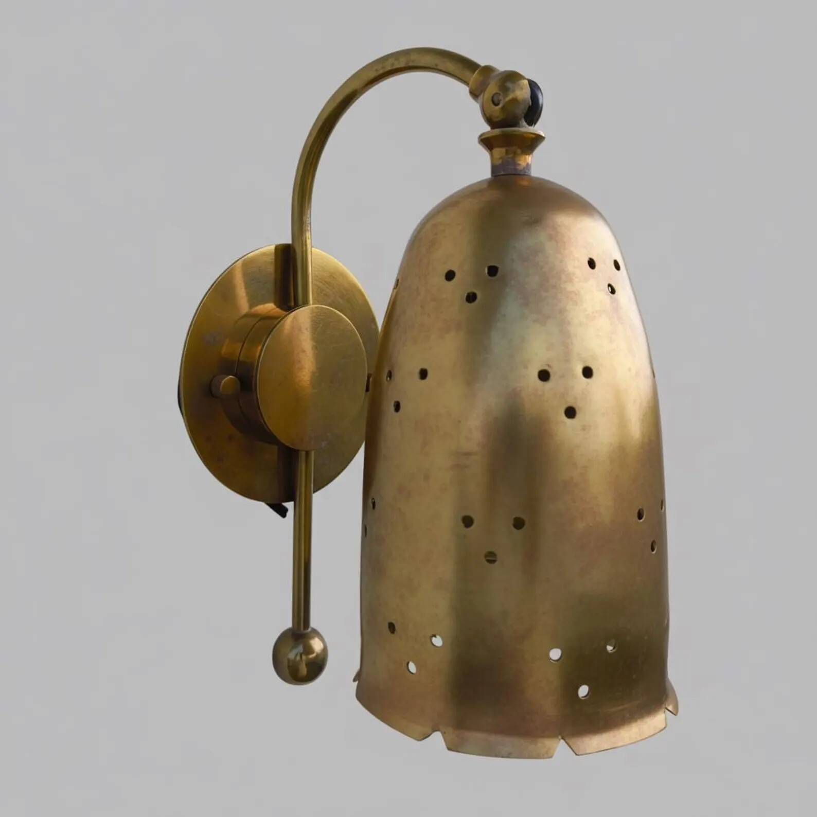 Applique artisanale vintage en laiton perforé de style scandinave