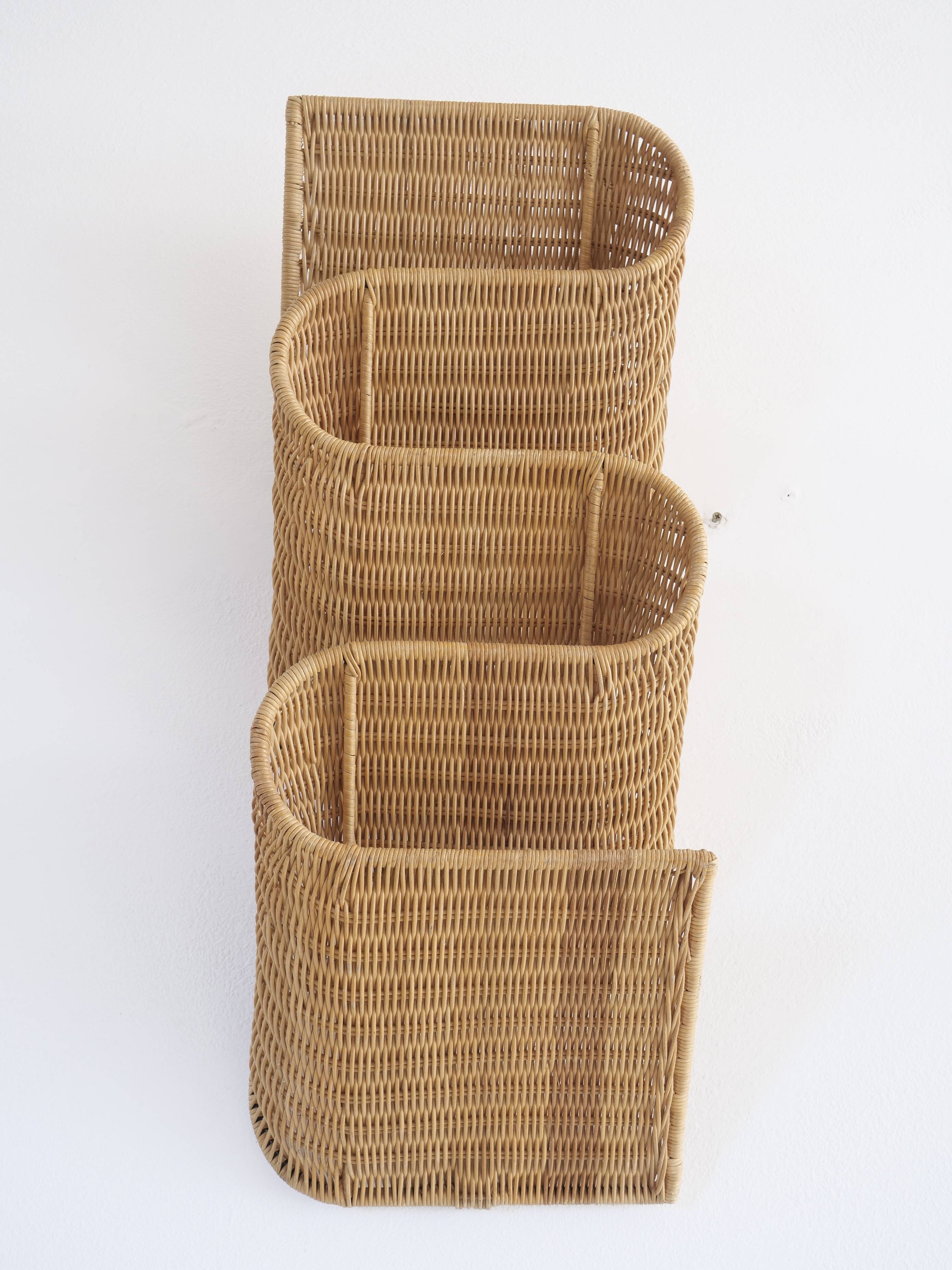 rattan wave wall-mounted magazine holder